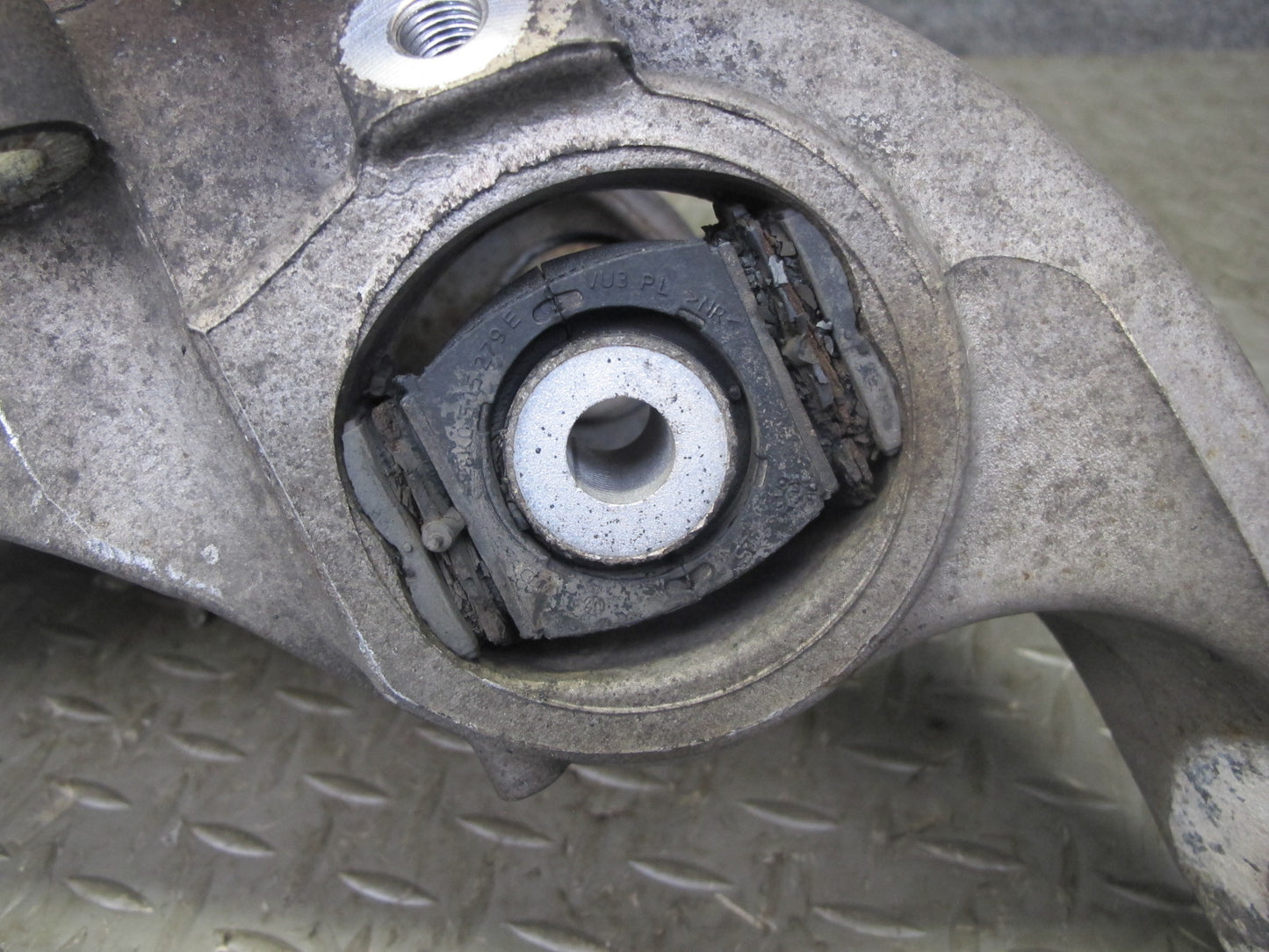 10-16 Audi B8 A4 S4 AWD Rear Left Spindle Knuckle Wheel Hub 8K0505431AR OEM
