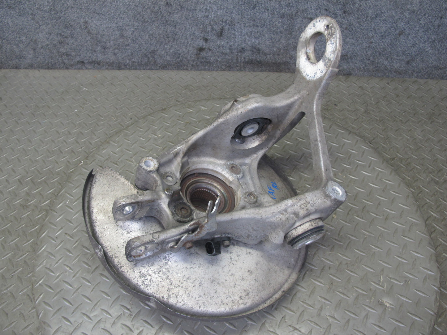 10-16 Audi B8 A4 S4 AWD Rear Left Spindle Knuckle Wheel Hub 8K0505431AR OEM