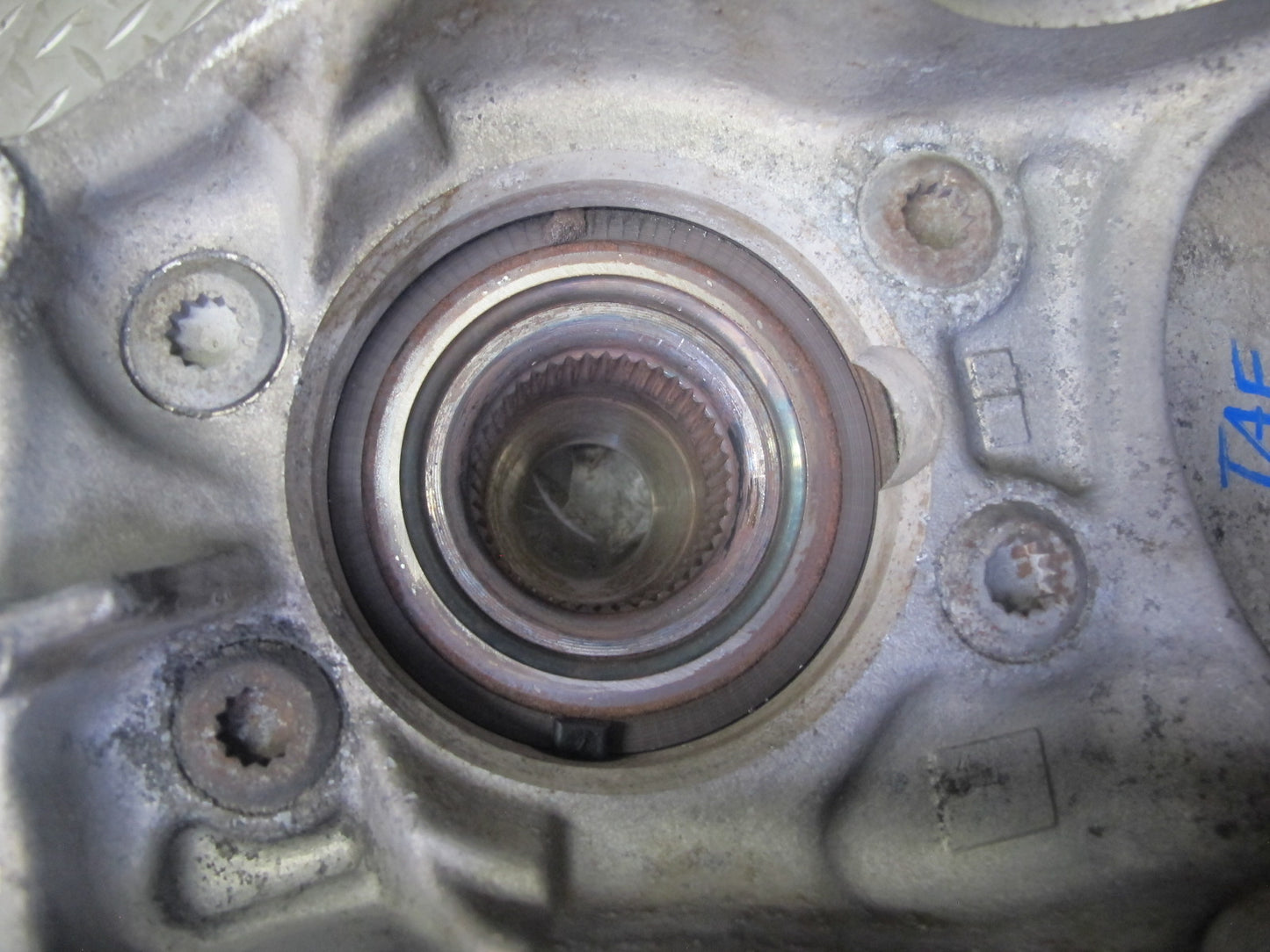 10-16 Audi B8 A4 S4 AWD Rear Left Spindle Knuckle Wheel Hub 8K0505431AR OEM