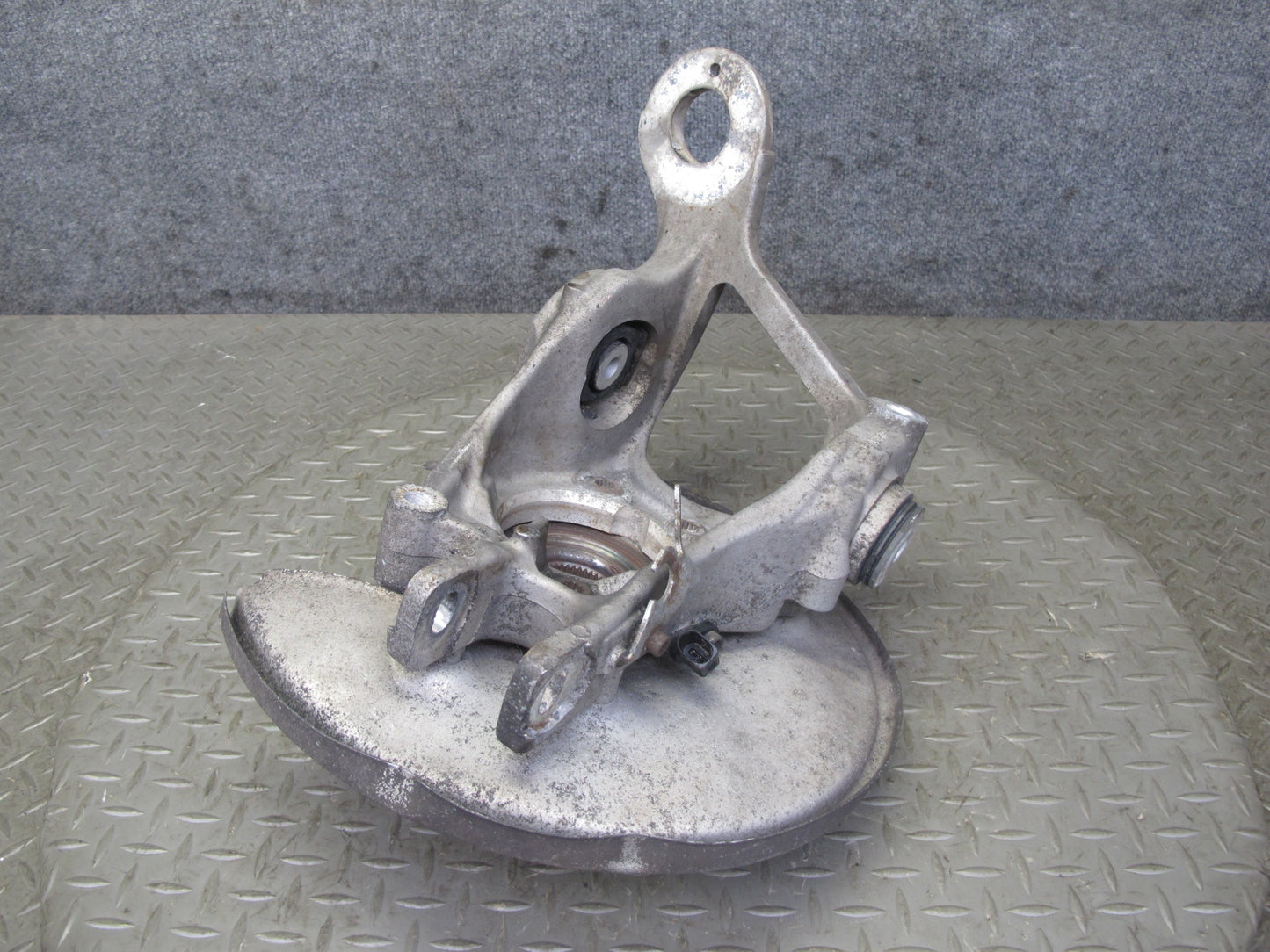 10-16 Audi B8 A4 S4 AWD Rear Left Spindle Knuckle Wheel Hub 8K0505431AR OEM