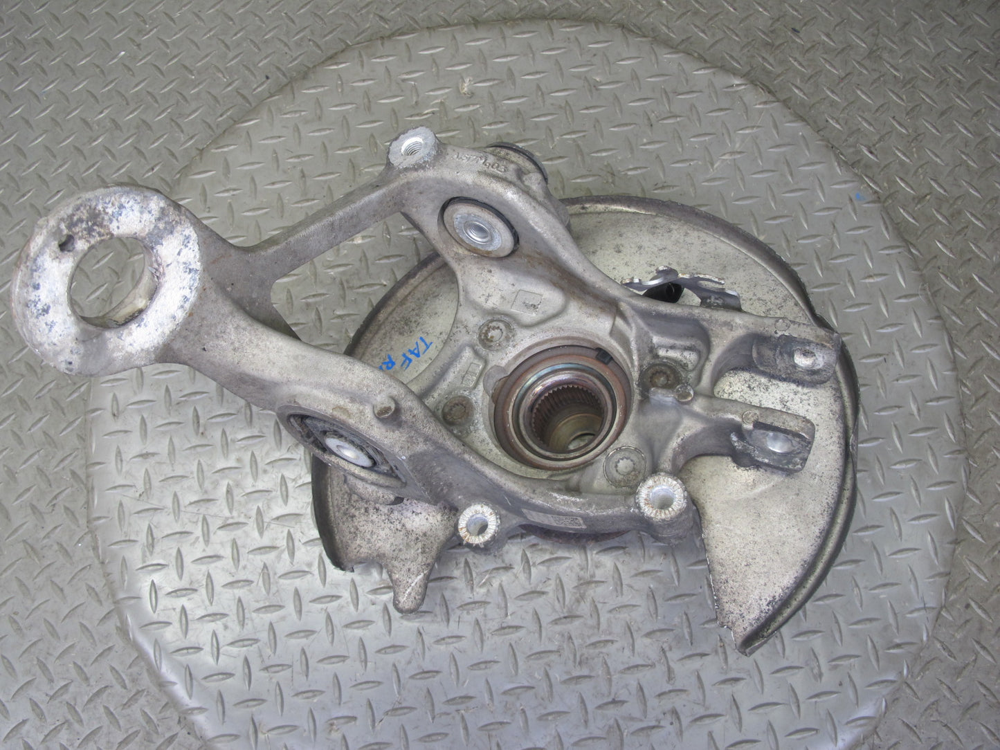 10-16 Audi B8 A4 S4 AWD Rear Left Spindle Knuckle Wheel Hub 8K0505431AR OEM