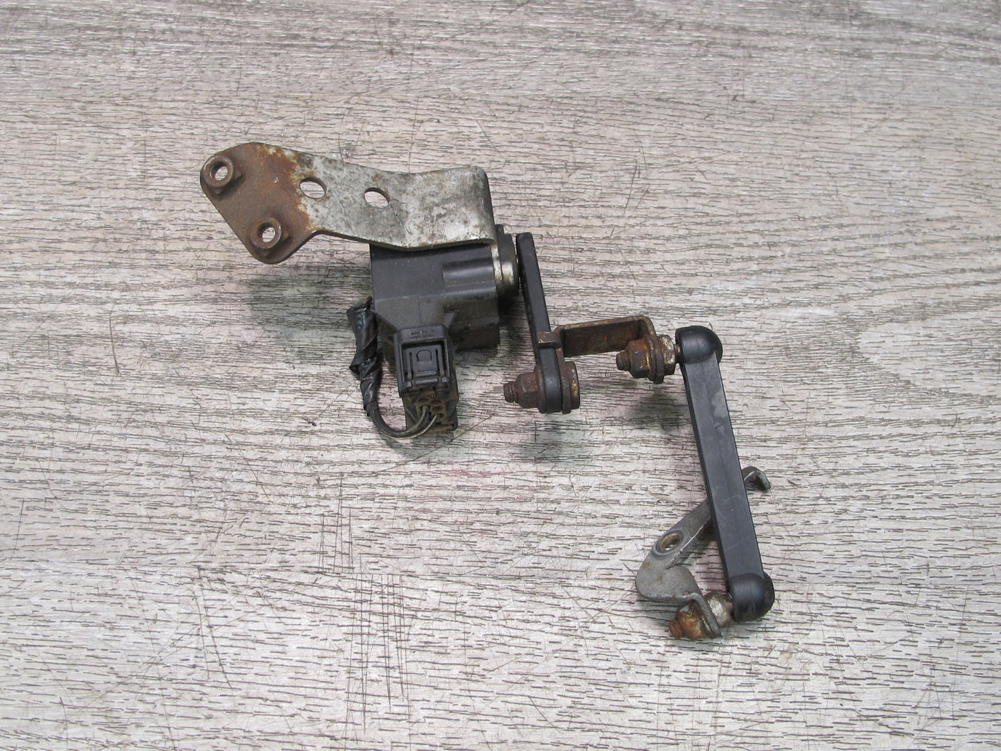 2001-2006 BMW E46 M3 3-SERIES Rear Suspension Height Level Sensor 1093698