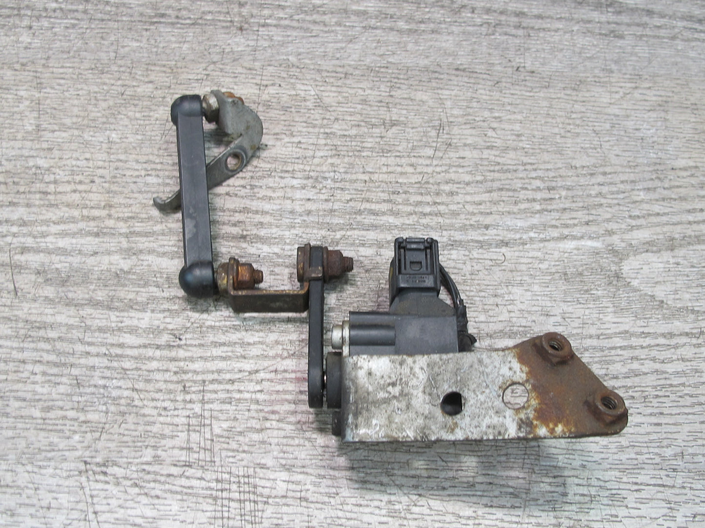 2001-2006 BMW E46 M3 3-SERIES Rear Suspension Height Level Sensor 1093698