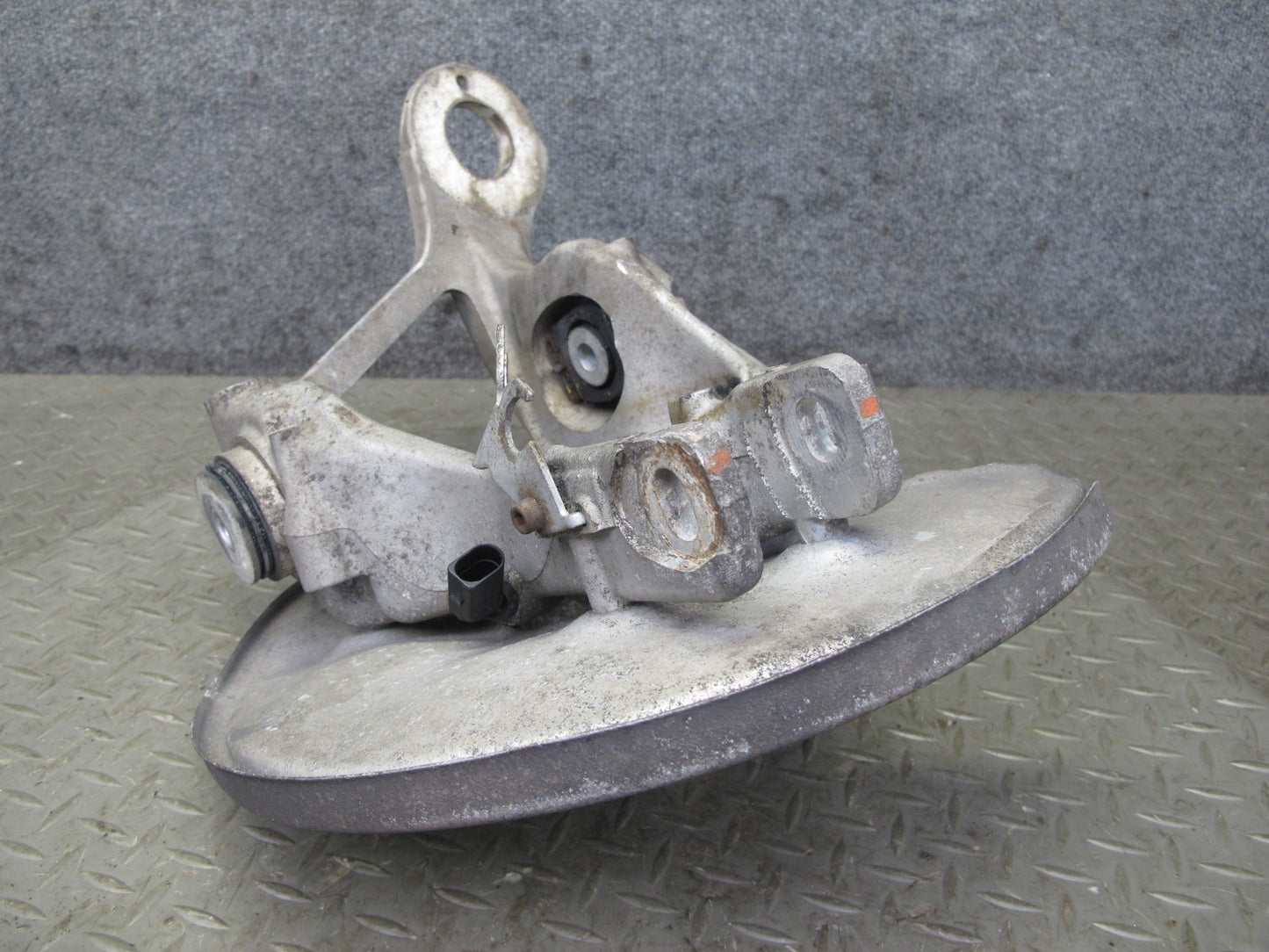 10-16 Audi B8 A4 S4 AWD Rear Right Spindle Knuckle Wheel Hub 8K0505432AR OEM