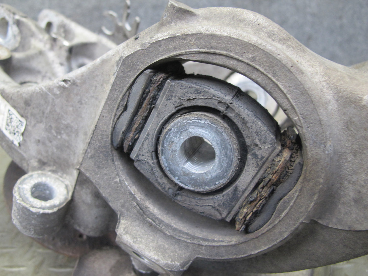 10-16 Audi B8 A4 S4 AWD Rear Right Spindle Knuckle Wheel Hub 8K0505432AR OEM