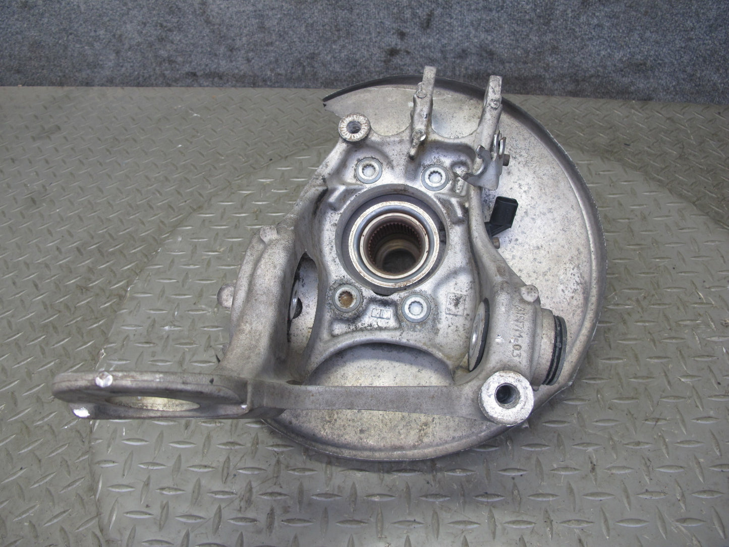 10-16 Audi B8 A4 S4 AWD Rear Right Spindle Knuckle Wheel Hub 8K0505432AR OEM