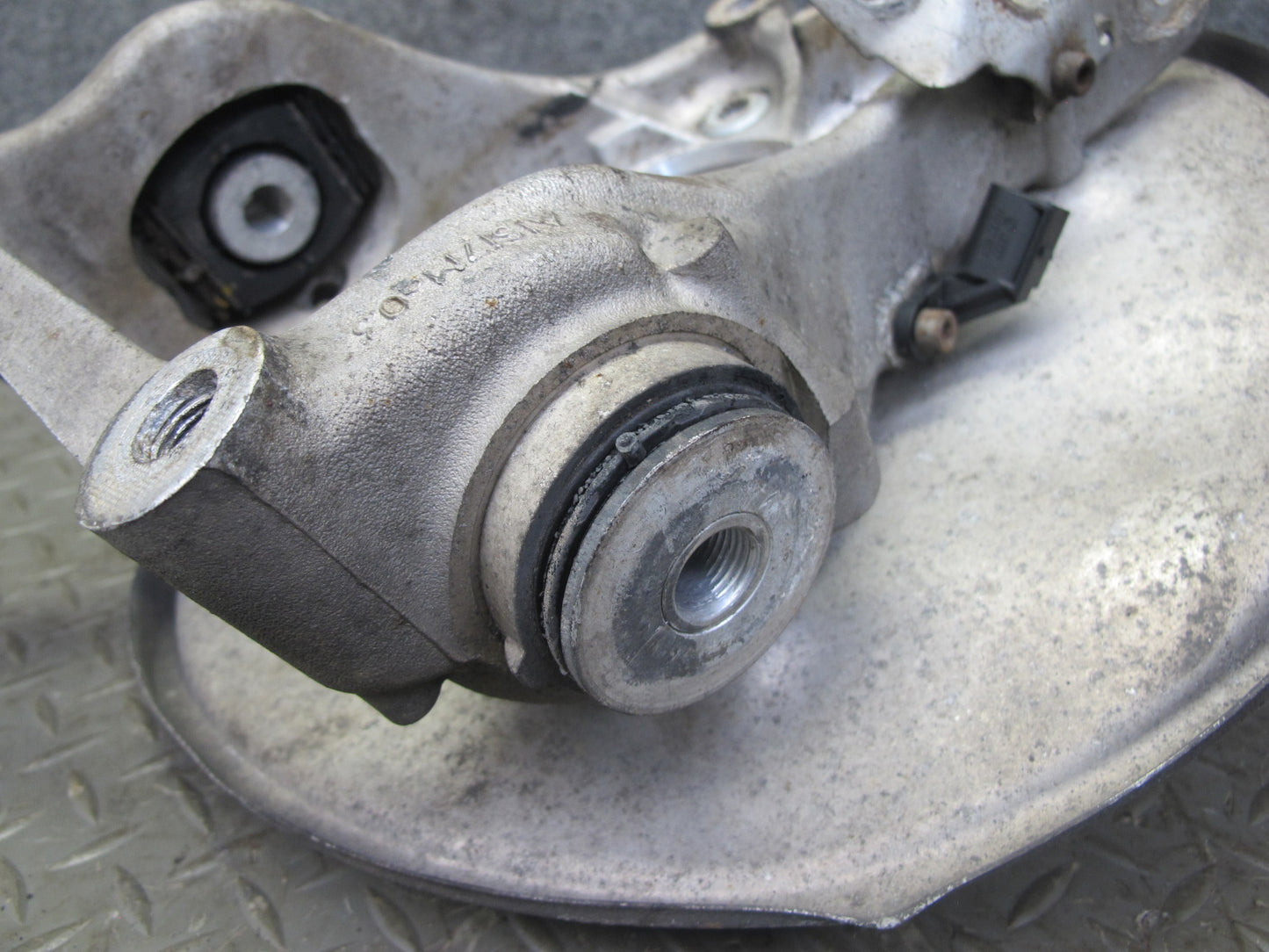 10-16 Audi B8 A4 S4 AWD Rear Right Spindle Knuckle Wheel Hub 8K0505432AR OEM