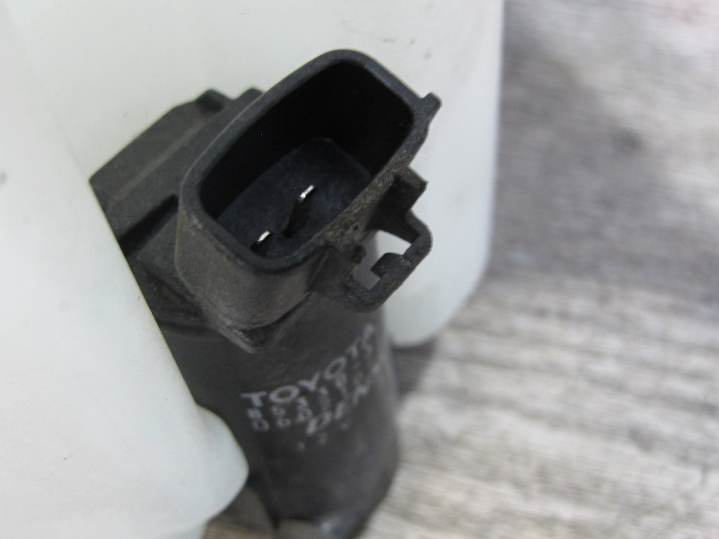 02-10 Lexus Z40 SC430 Windshield Washer Fluid Reservoir w Pump & Neck OEM