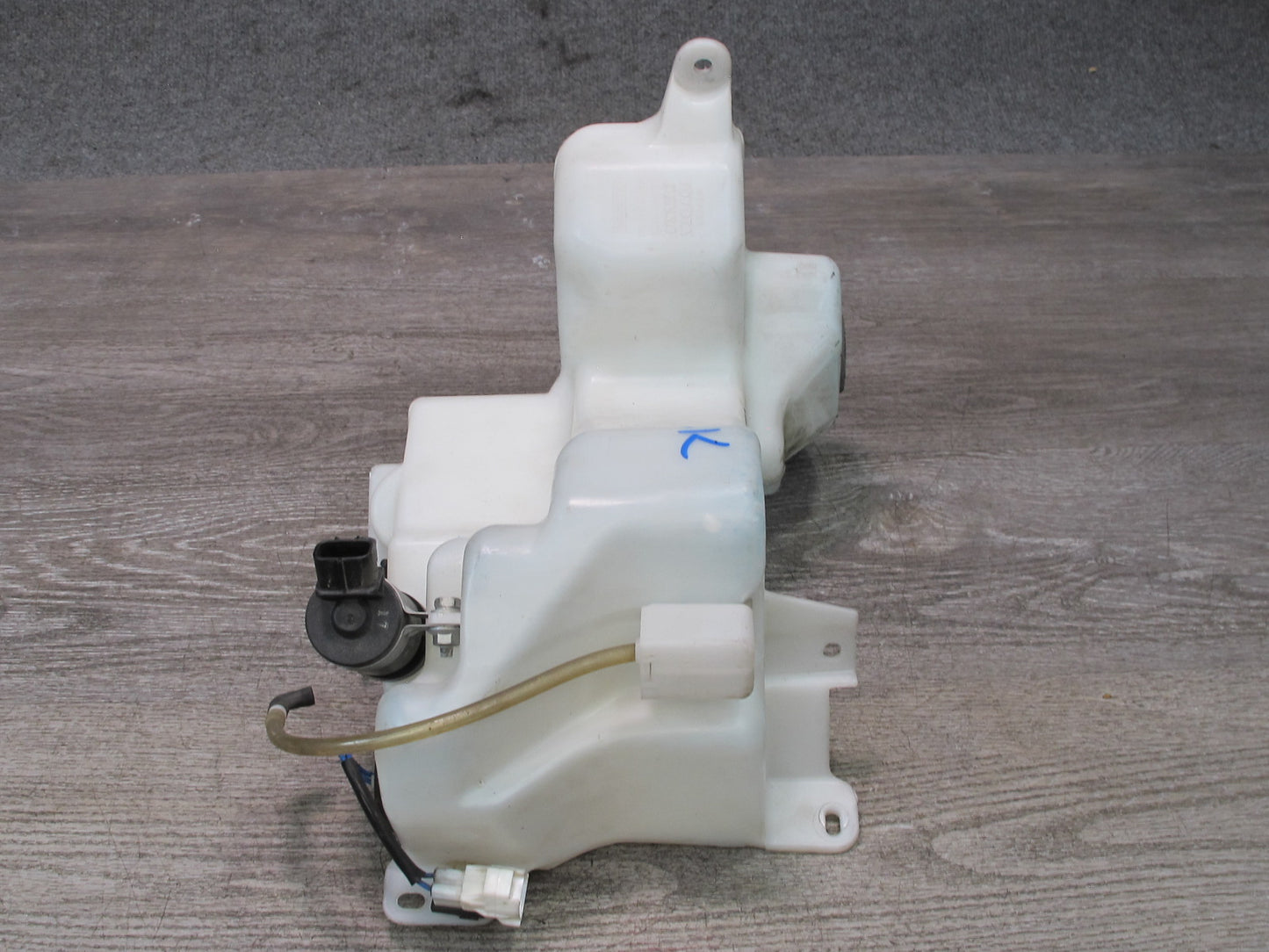 02-10 Lexus Z40 SC430 Windshield Washer Fluid Reservoir w Pump & Neck OEM