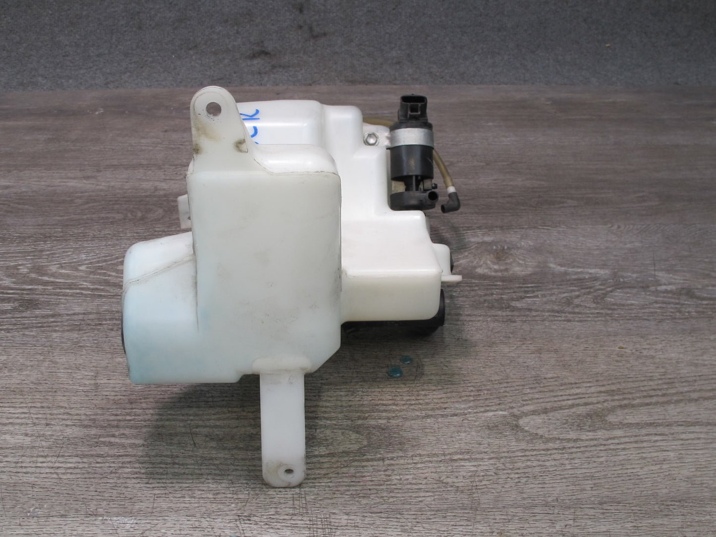 02-10 Lexus Z40 SC430 Windshield Washer Fluid Reservoir w Pump & Neck OEM
