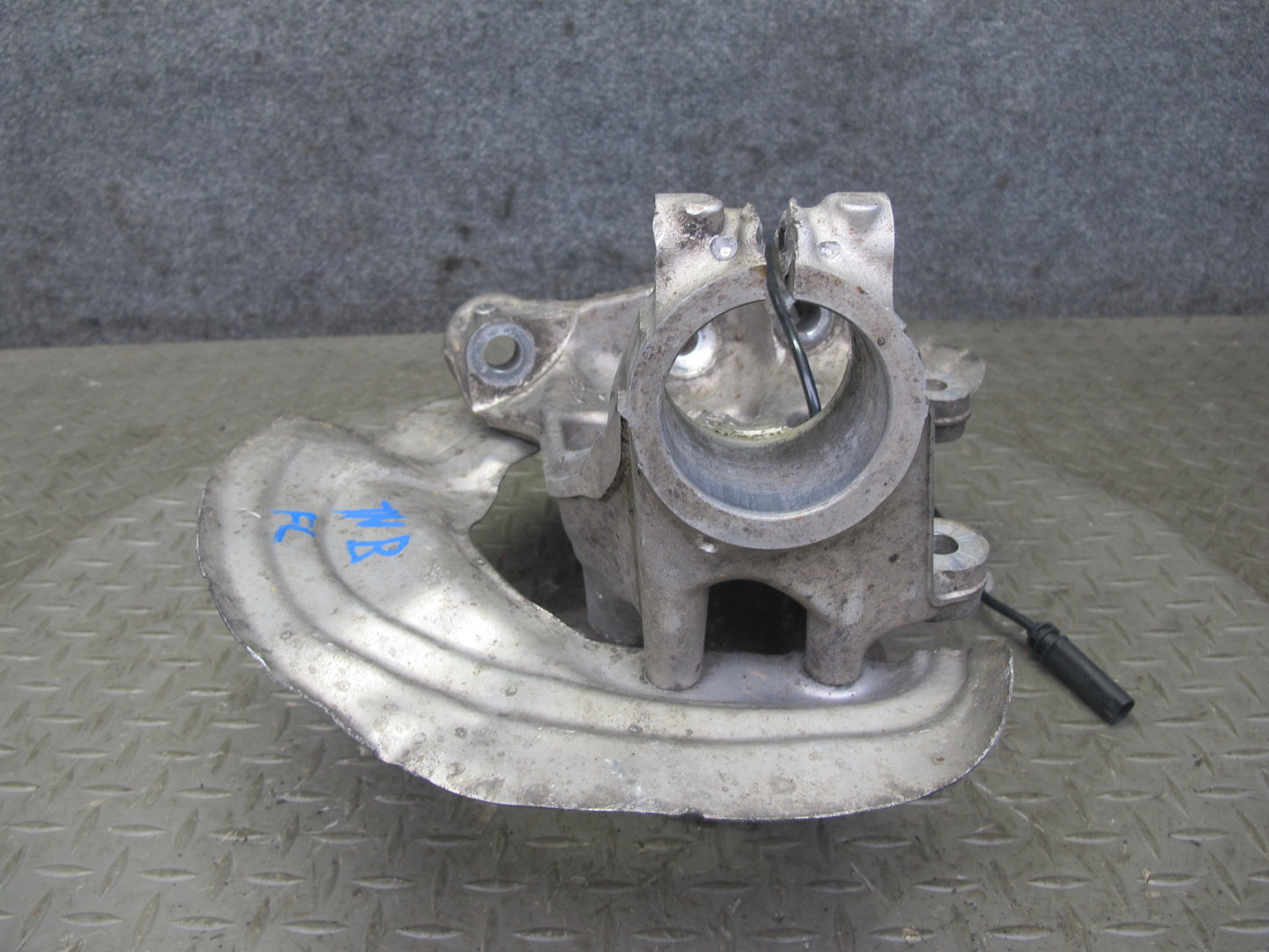 12-16 BMW F30 F31 F33 335i RWD Front Left Spindle Knuckle Wheel Hub Bearing OEM