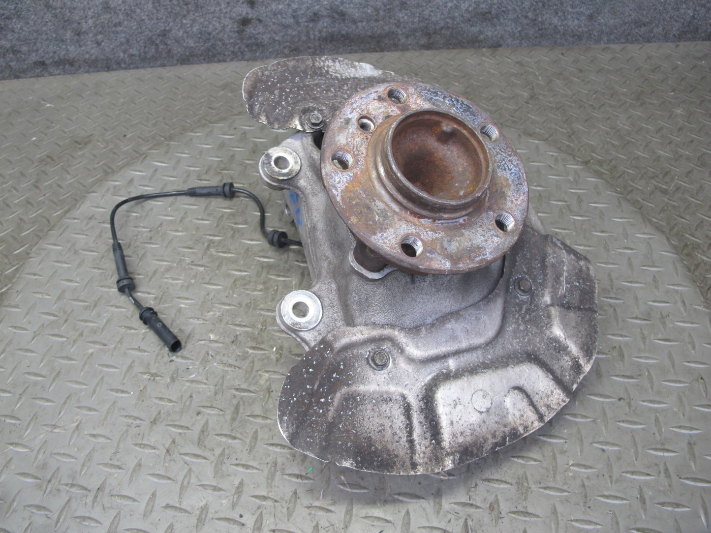 12-16 BMW F30 F31 F33 335i RWD Front Right Spindle Knuckle Wheel Hub Bearing OEM