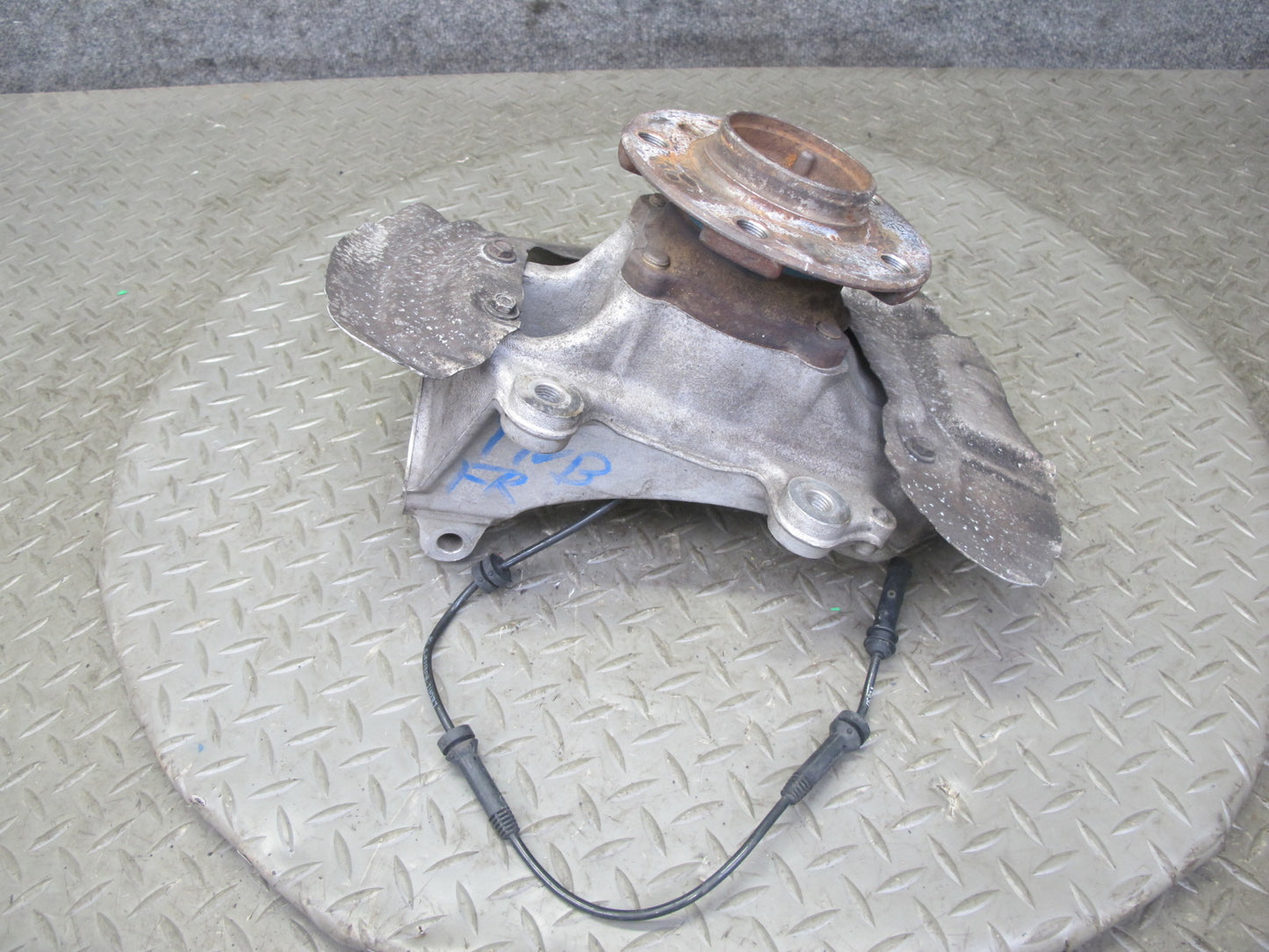 12-16 BMW F30 F31 F33 335i RWD Front Right Spindle Knuckle Wheel Hub Bearing OEM