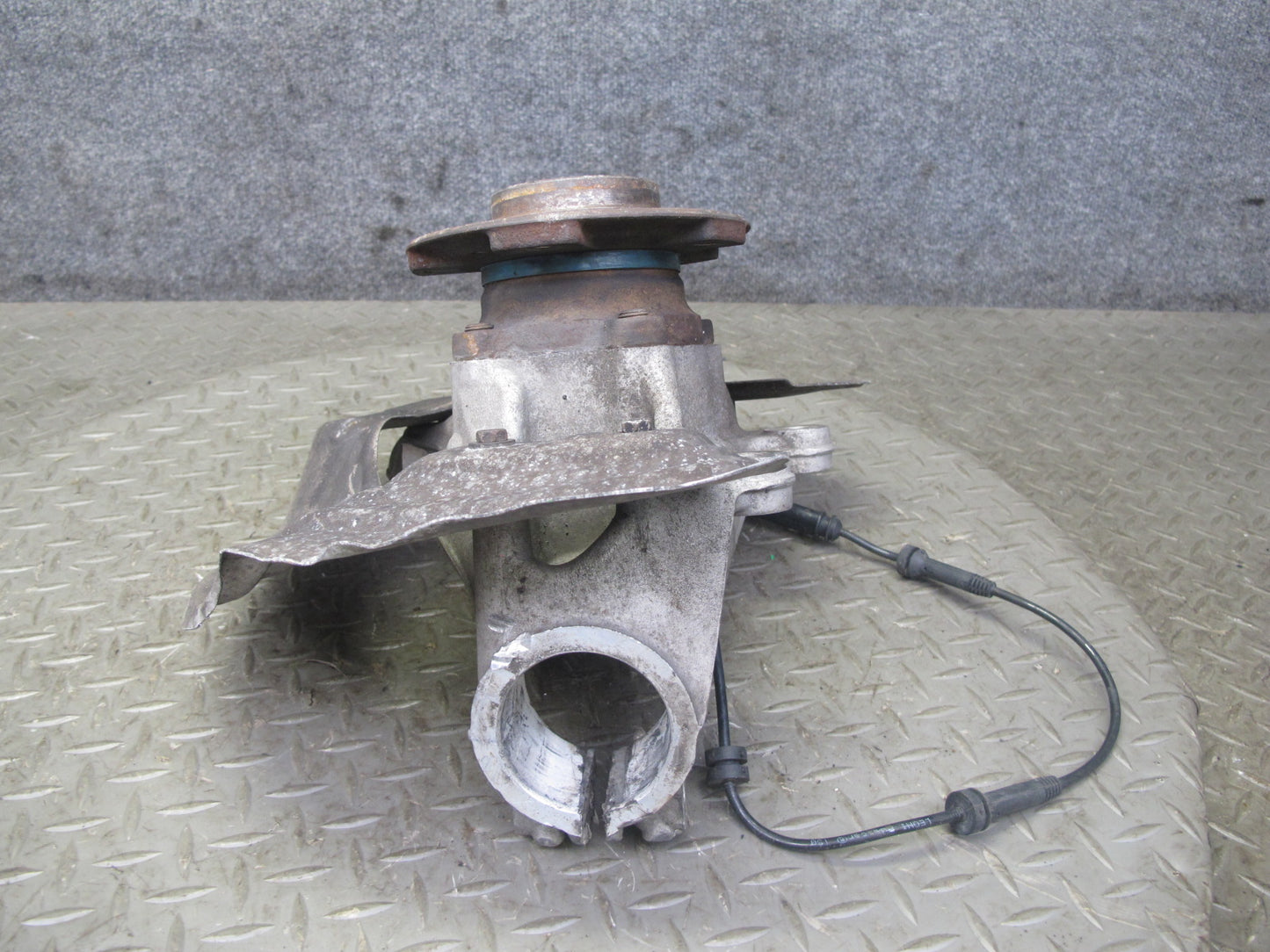 12-16 BMW F30 F31 F33 335i RWD Front Right Spindle Knuckle Wheel Hub Bearing OEM