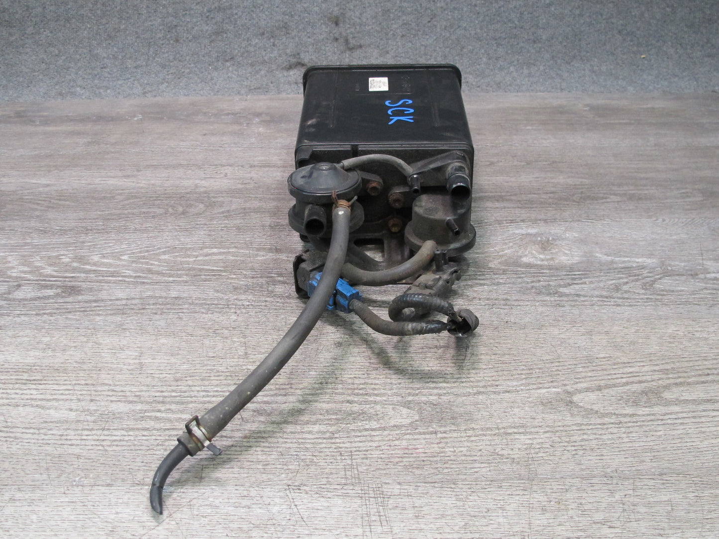 02-05 Lexus Z40 SC430 Fuel Evap Vapor Charcoal Canister w Sensor 77704-53011 OEM