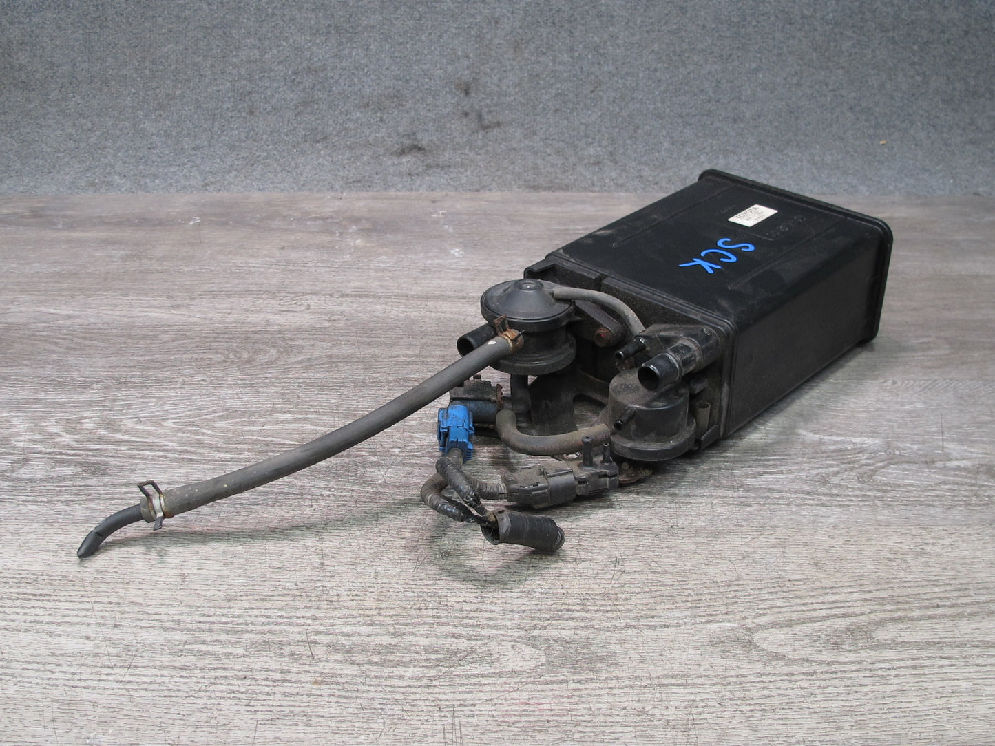 02-05 Lexus Z40 SC430 Fuel Evap Vapor Charcoal Canister w Sensor 77704-53011 OEM