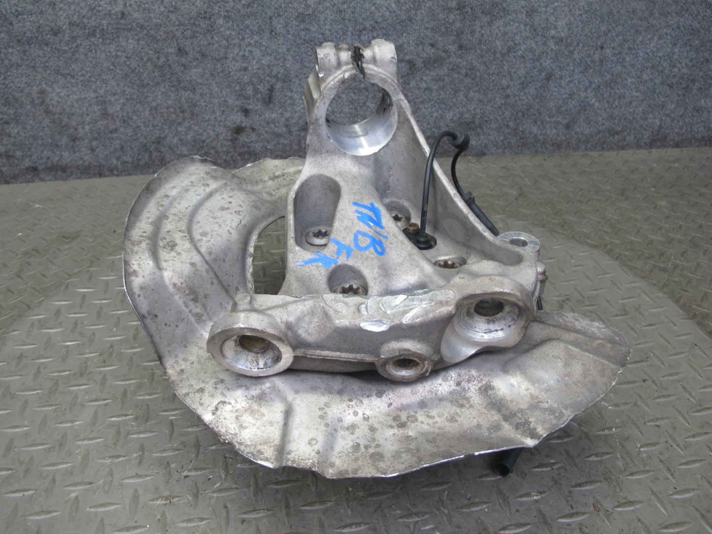 12-16 BMW F30 F31 F33 335i RWD Front Right Spindle Knuckle Wheel Hub Bearing OEM