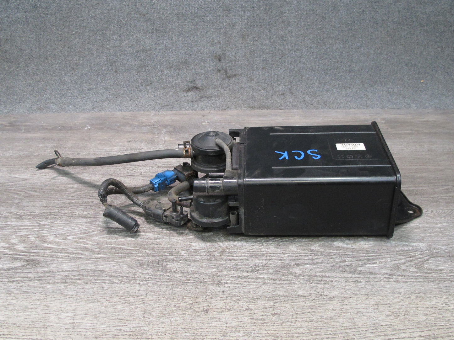 02-05 Lexus Z40 SC430 Fuel Evap Vapor Charcoal Canister w Sensor 77704-53011 OEM