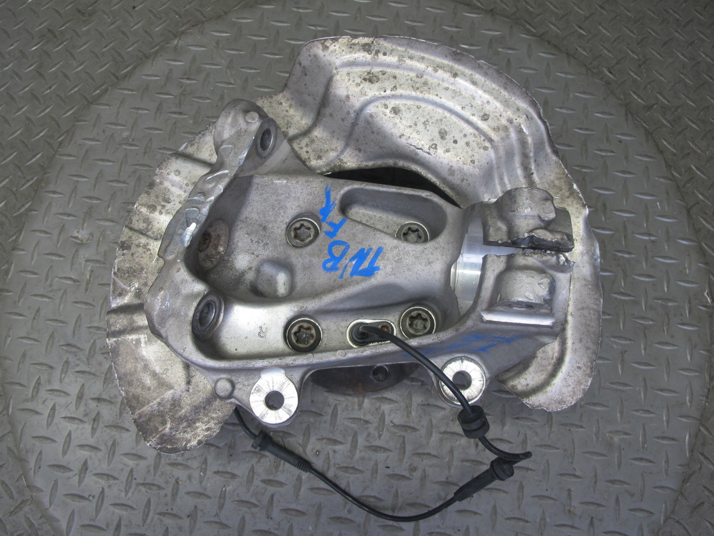 12-16 BMW F30 F31 F33 335i RWD Front Right Spindle Knuckle Wheel Hub Bearing OEM