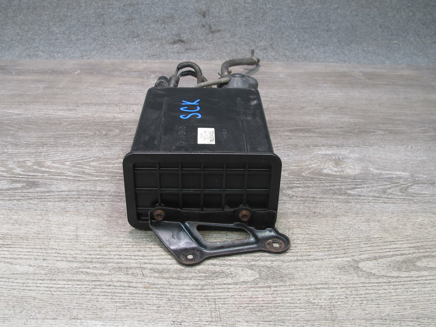 02-05 Lexus Z40 SC430 Fuel Evap Vapor Charcoal Canister w Sensor 77704-53011 OEM