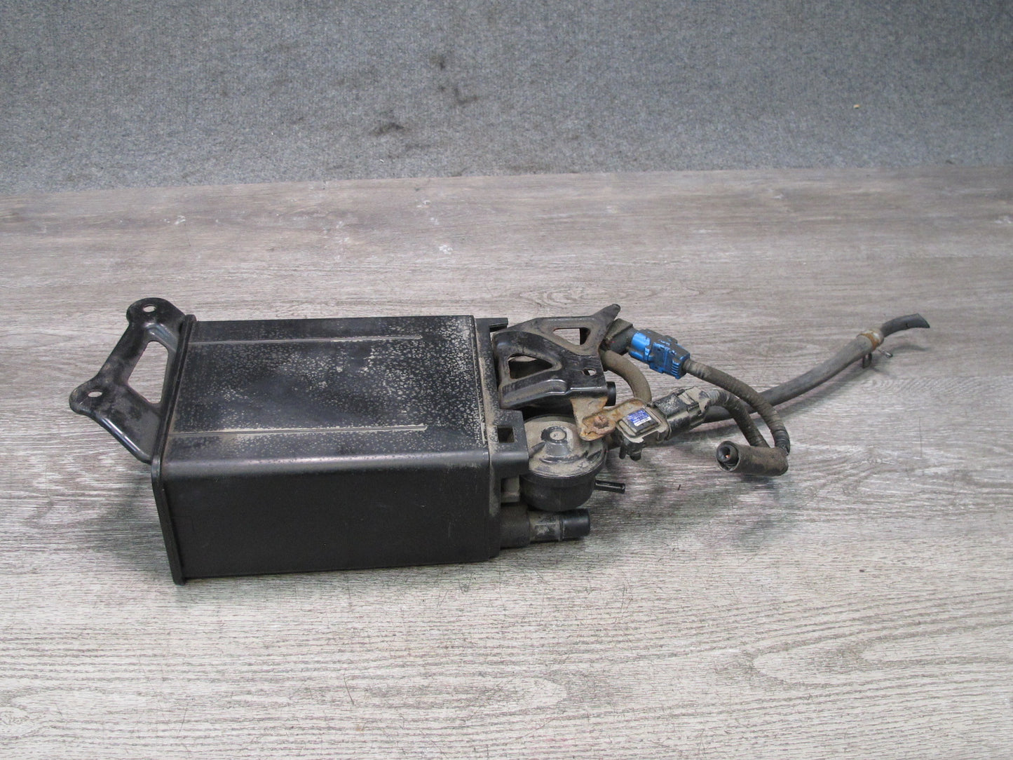 02-05 Lexus Z40 SC430 Fuel Evap Vapor Charcoal Canister w Sensor 77704-53011 OEM