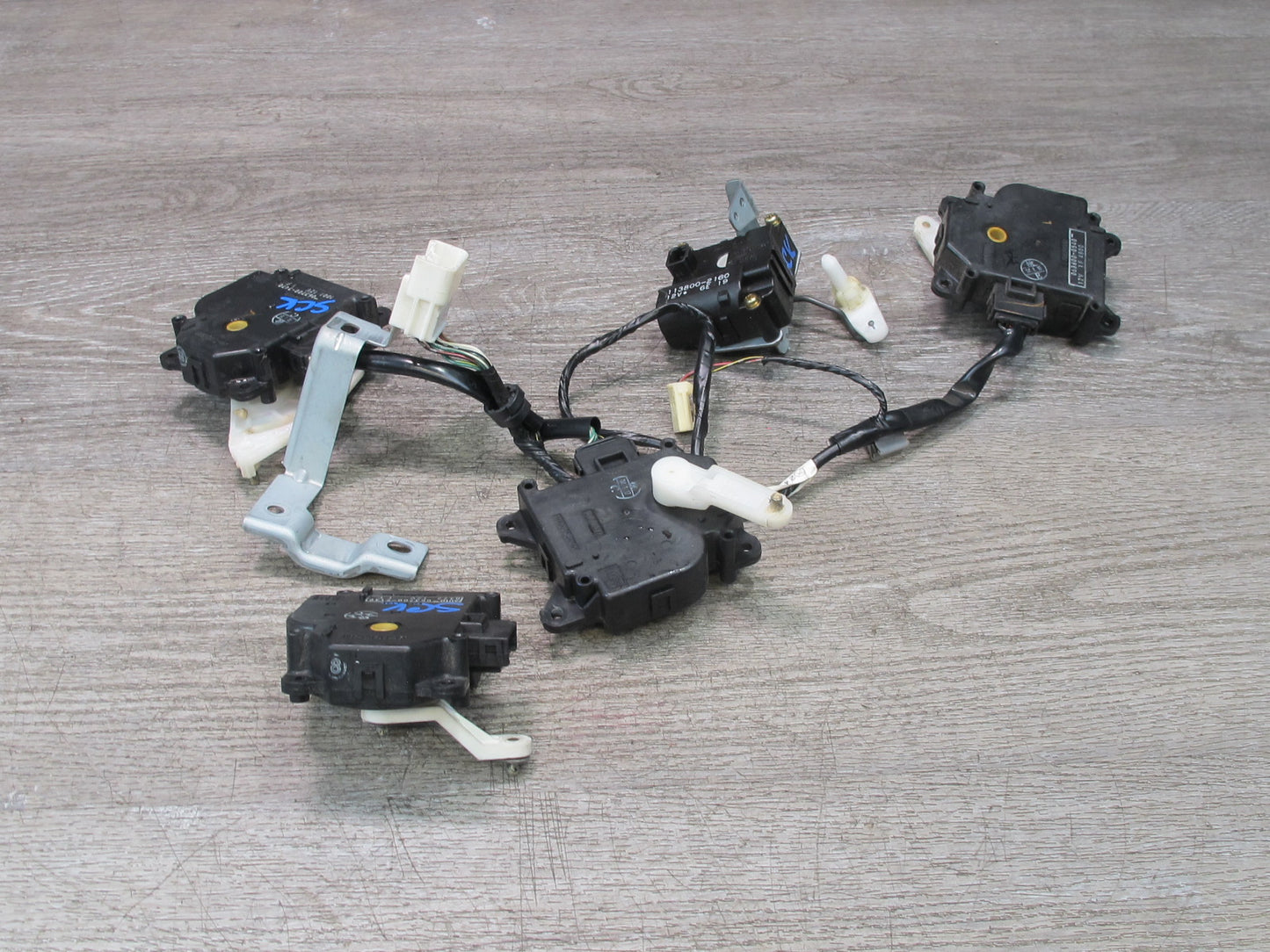 02-10 Lexus SC430 Set of 5 A/C Heater Flap Door Actuator Motor w Wiring OEM
