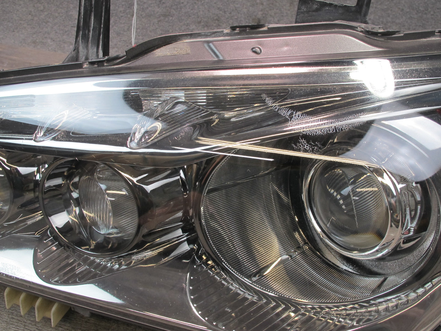 2011-2014 Infiniti QX56 Front Left Driver Side Xenon HID Headlight Lamp