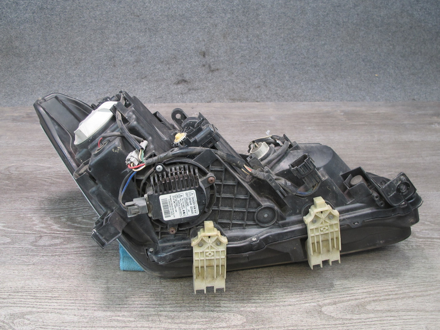 2011-2014 Infiniti QX56 Front Left Driver Side Xenon HID Headlight Lamp