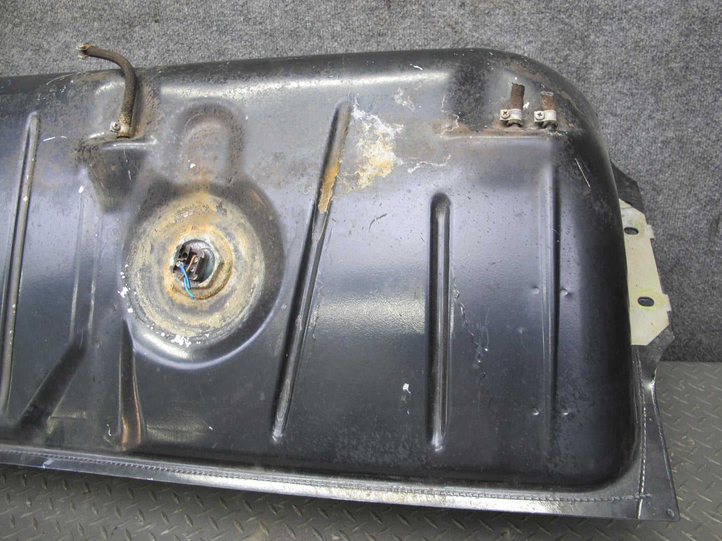 73-85 Mercedes R107 Gas Fuel Tank Assembly w Filler Neck & Cap 51K Miles OEM