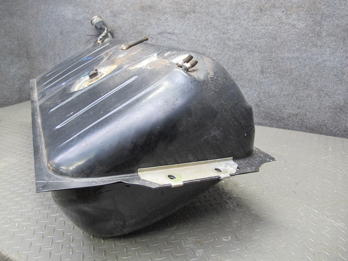 73-85 Mercedes R107 Gas Fuel Tank Assembly w Filler Neck & Cap 51K Miles OEM