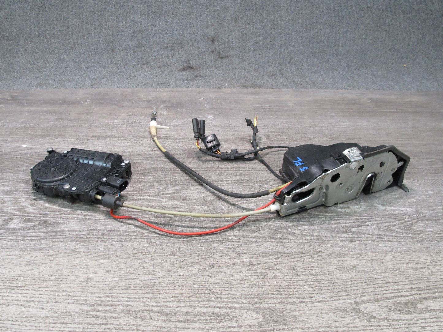 2012-2018 BMW F12 F13 M6 Left Side Exterior Door Lock Latch W/ Comfort Access