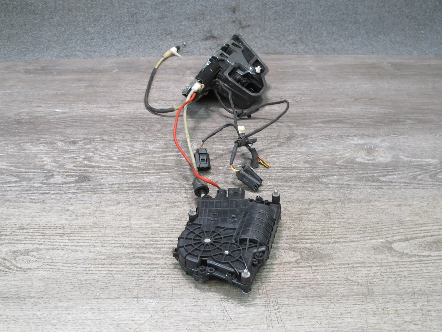 2012-2018 BMW F12 F13 M6 Left Side Exterior Door Lock Latch W/ Comfort Access