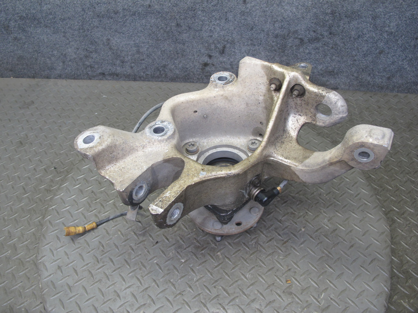 88-96 Chevrolet Corvette C4 Rear Right Spindle Knuckle Wheel Hub Bearing OEM