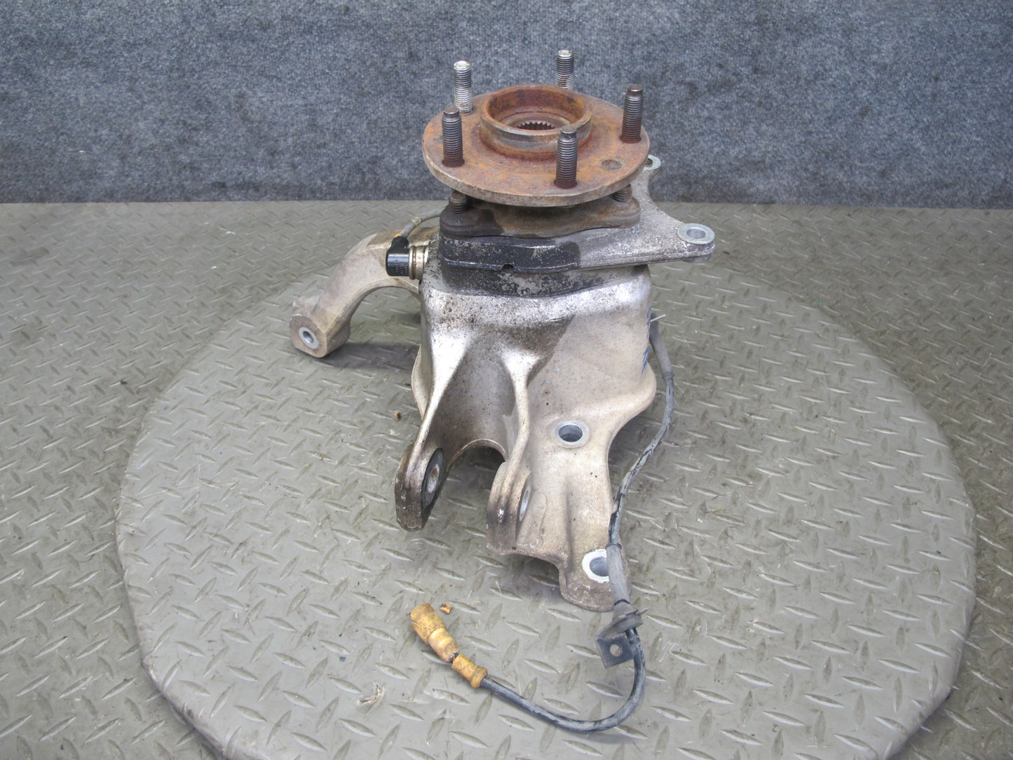88-96 Chevrolet Corvette C4 Rear Right Spindle Knuckle Wheel Hub Bearing OEM