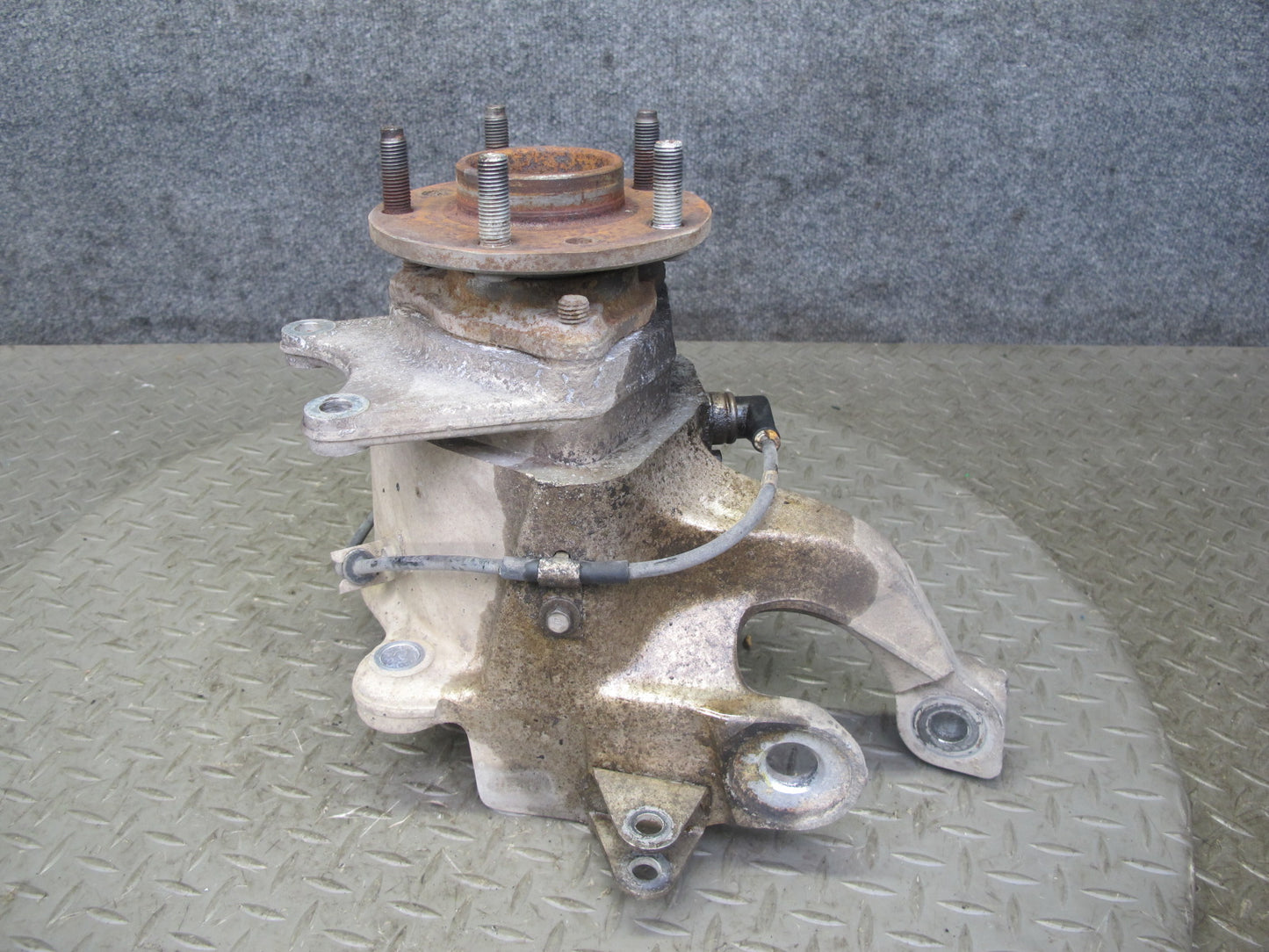 88-96 Chevrolet Corvette C4 Rear Right Spindle Knuckle Wheel Hub Bearing OEM