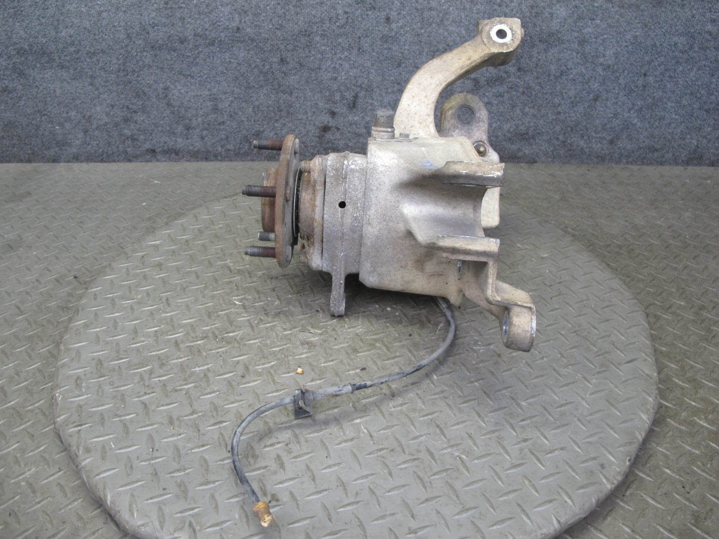 88-96 Chevrolet Corvette C4 Rear Left Spindle Knuckle Wheel Hub Bearing OEM