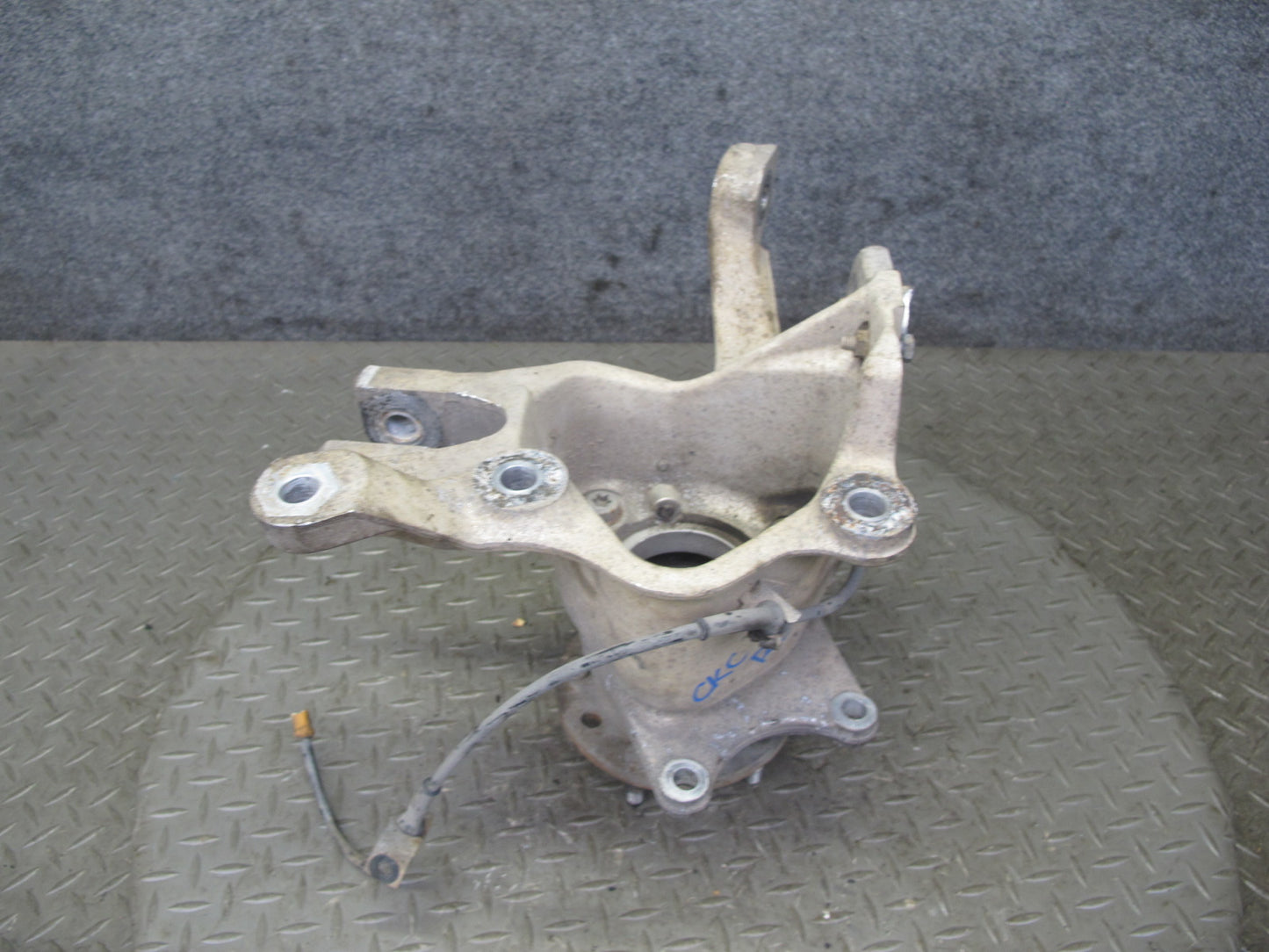 88-96 Chevrolet Corvette C4 Rear Left Spindle Knuckle Wheel Hub Bearing OEM