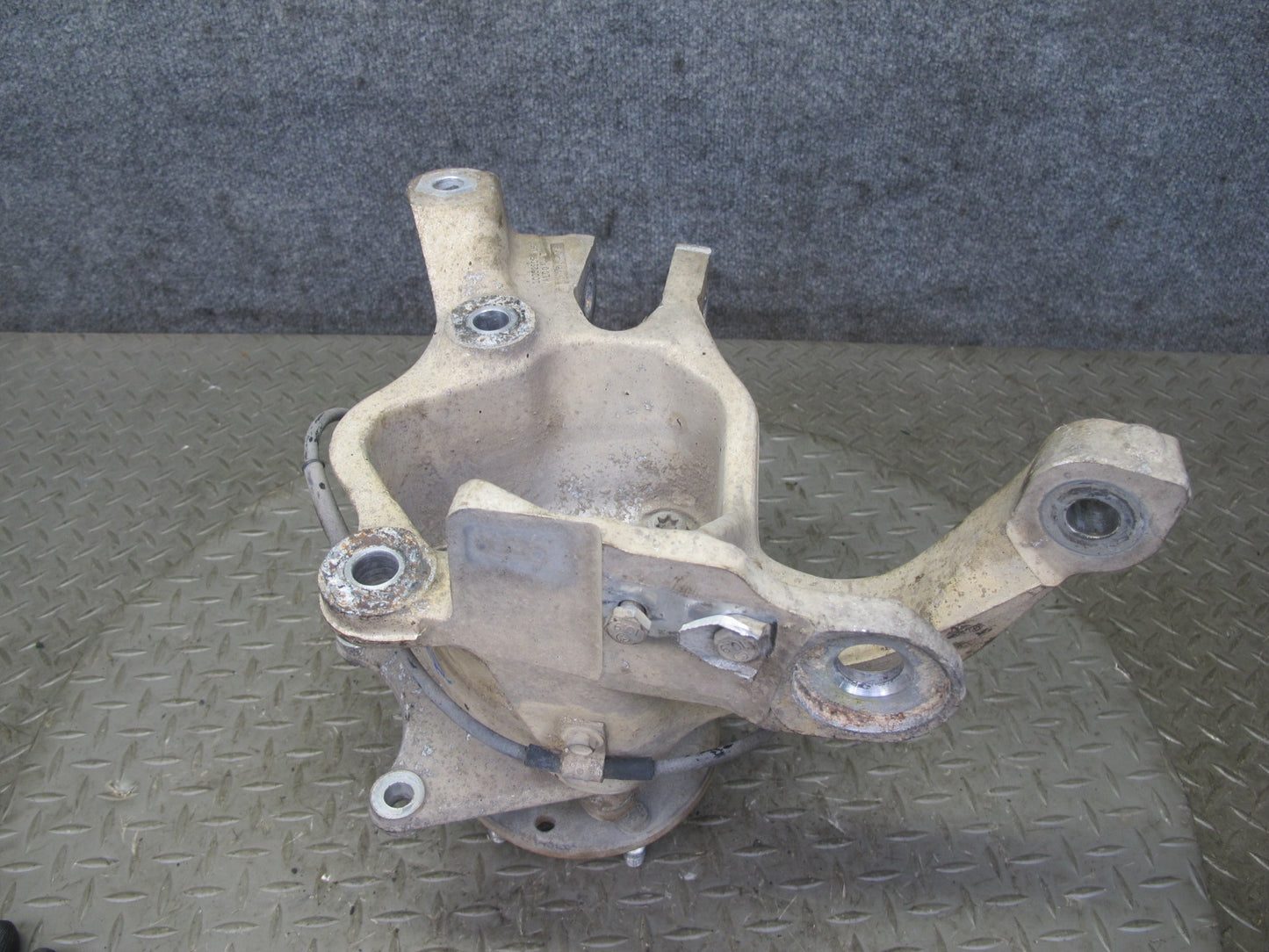 88-96 Chevrolet Corvette C4 Rear Left Spindle Knuckle Wheel Hub Bearing OEM