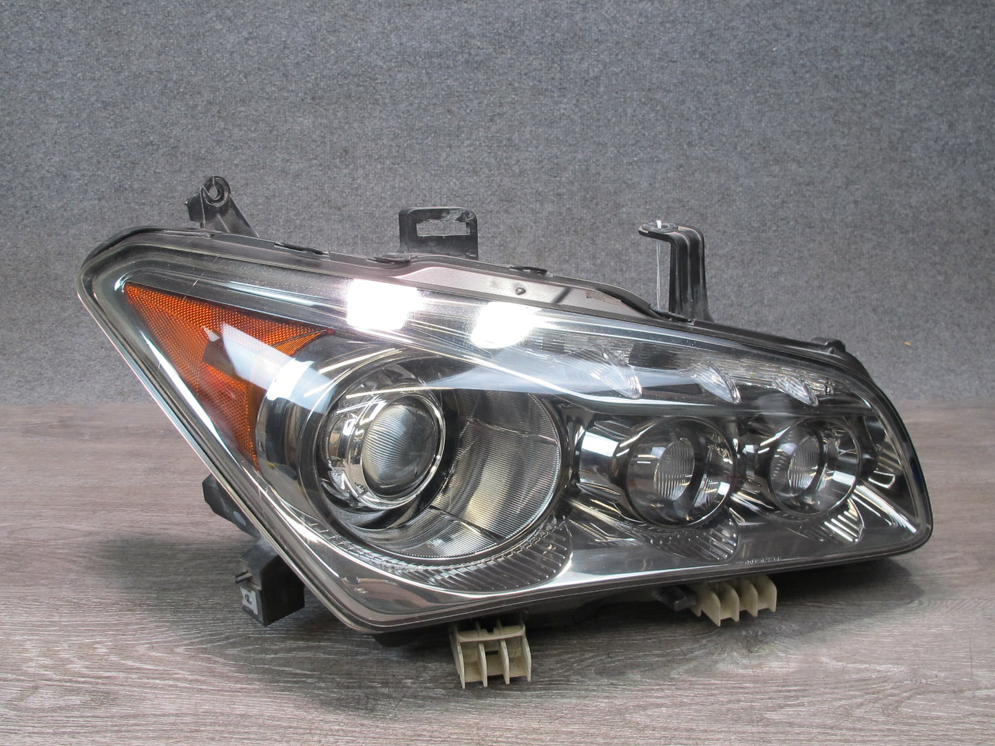 2011-2014 Infiniti QX56 Front Right Passenger Side Xenon HID Headlight Lamp