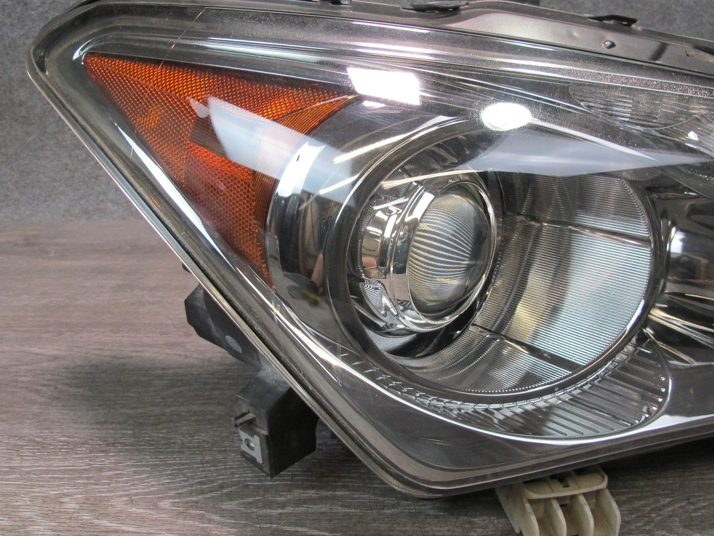 2011-2014 Infiniti QX56 Front Right Passenger Side Xenon HID Headlight Lamp