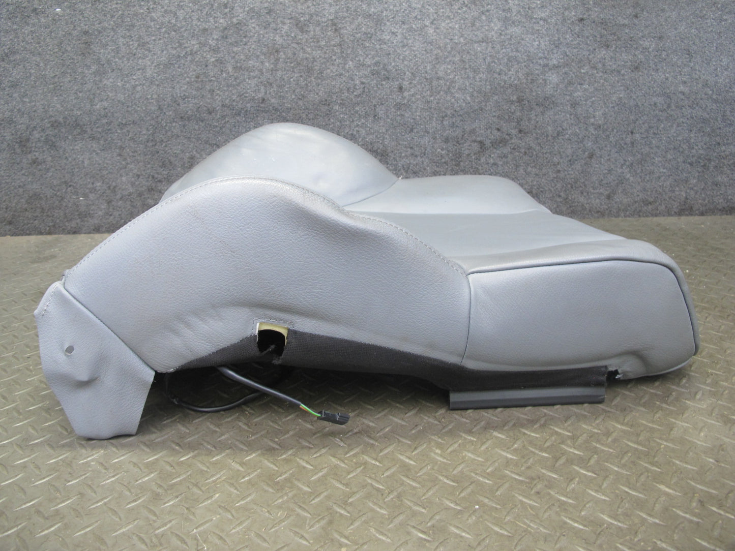 01-06 BMW E46 330ci Convertible Front Right Sport Seat Upper Leather Cushion OEM