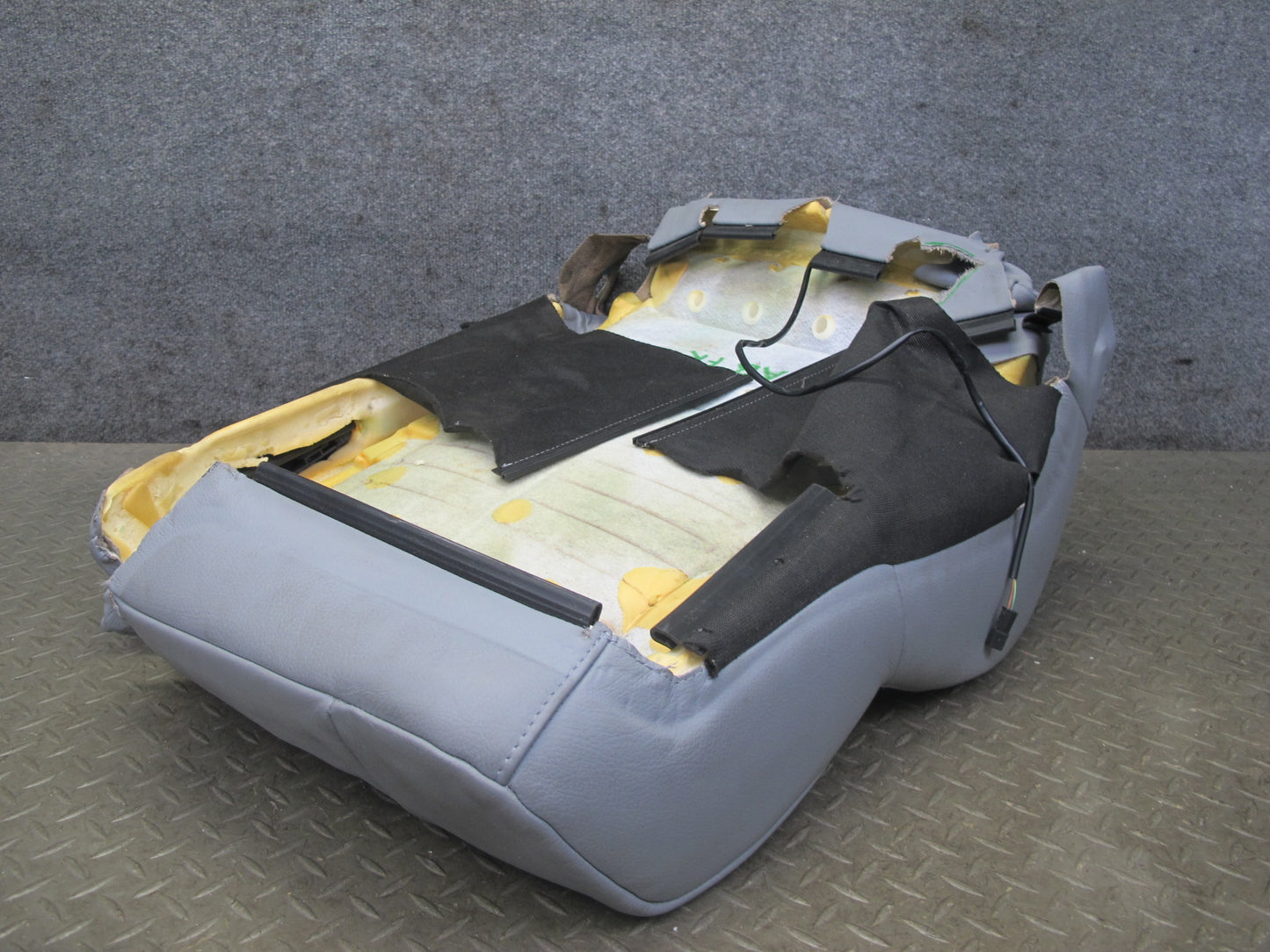 01-06 BMW E46 330ci Convertible Front Right Sport Seat Upper Leather Cushion OEM