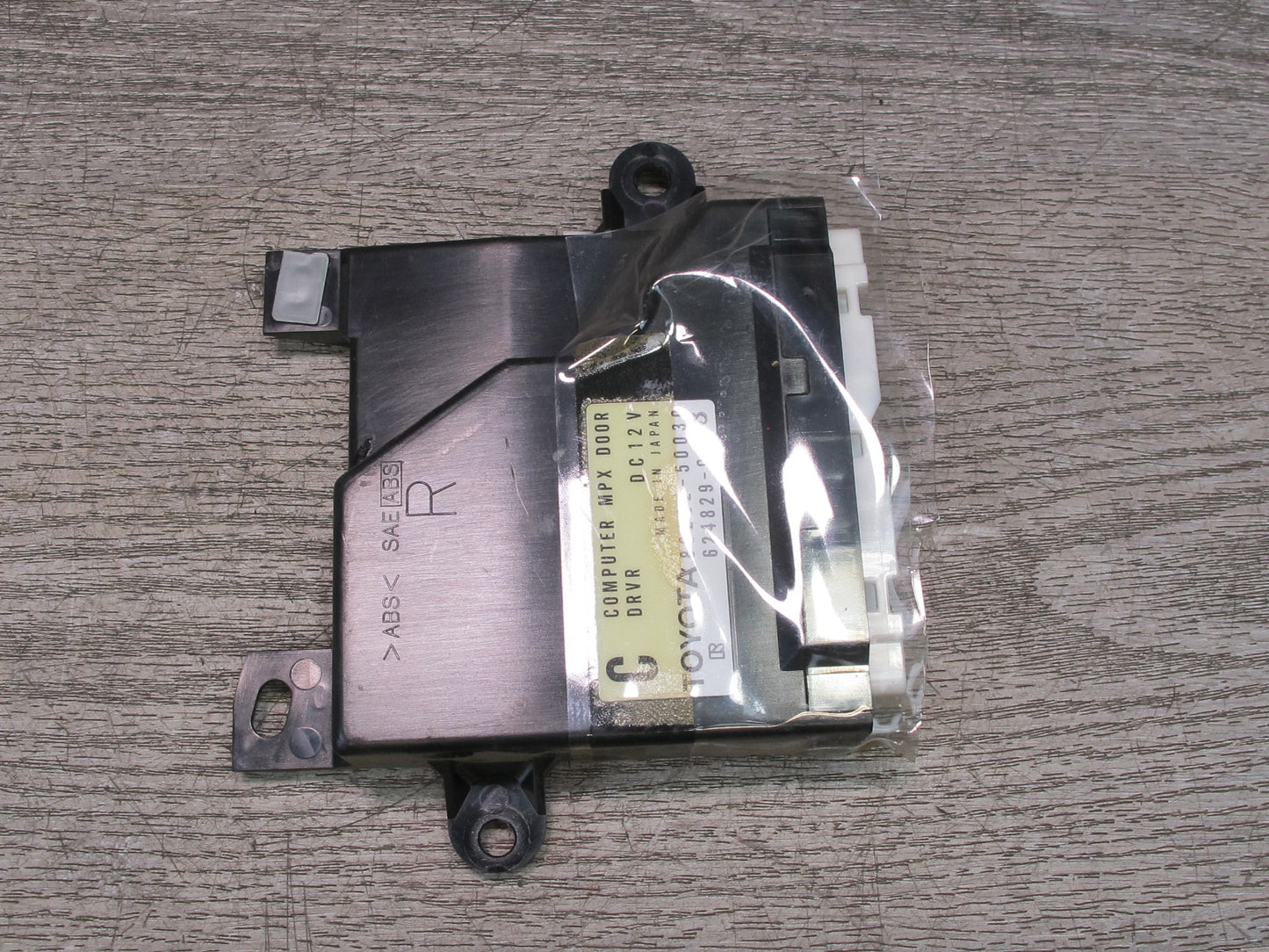 95-97 Toyota Celsior UCF20 RHD Front Right Door Control Module 89222-50030 OEM