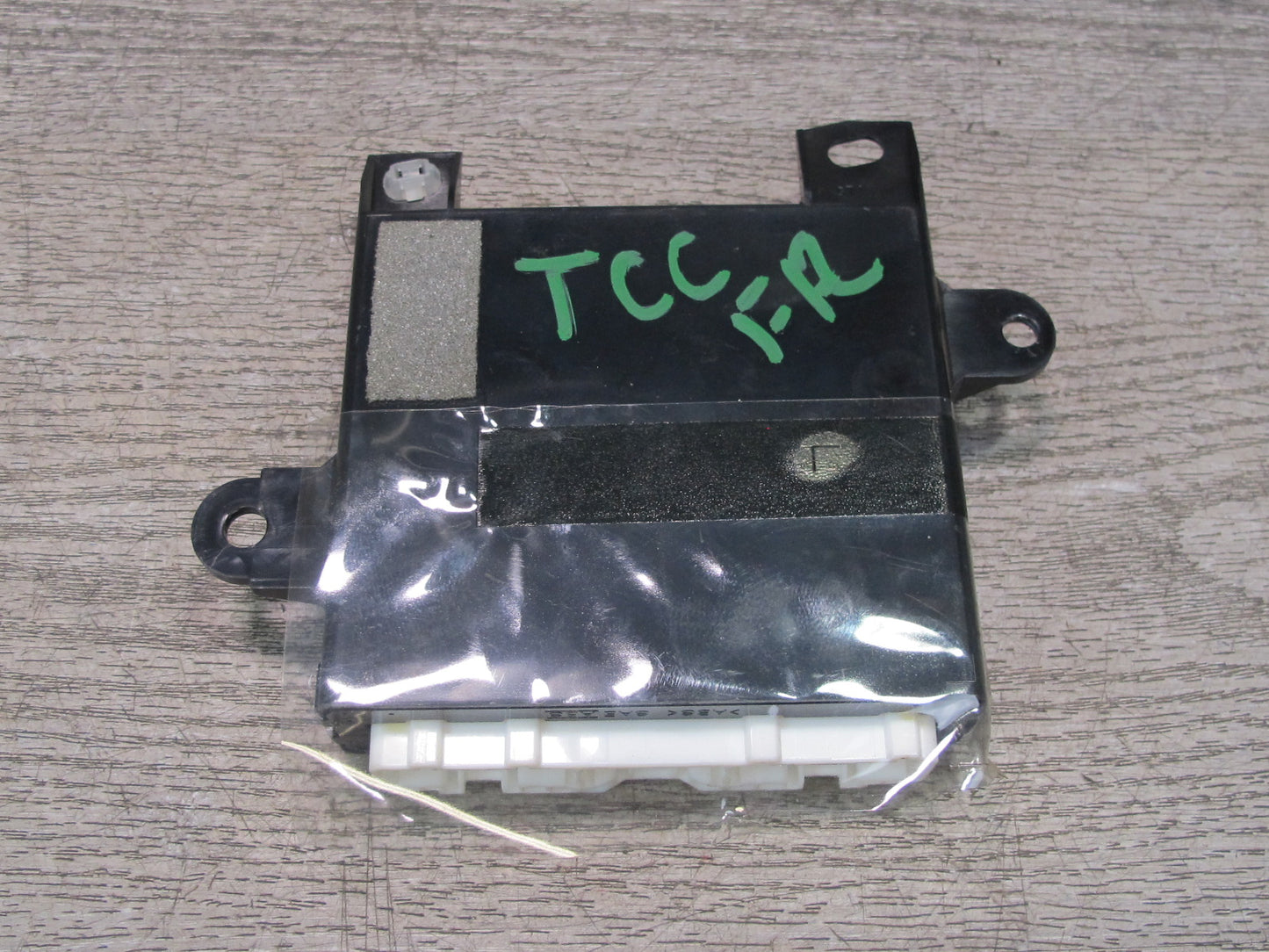 95-97 Toyota Celsior UCF20 RHD Front Right Door Control Module 89222-50030 OEM