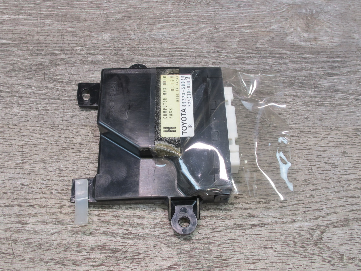 95-97 Toyota Celsior UCF20 RHD Front Left Door Control Module 89223-50030 OEM