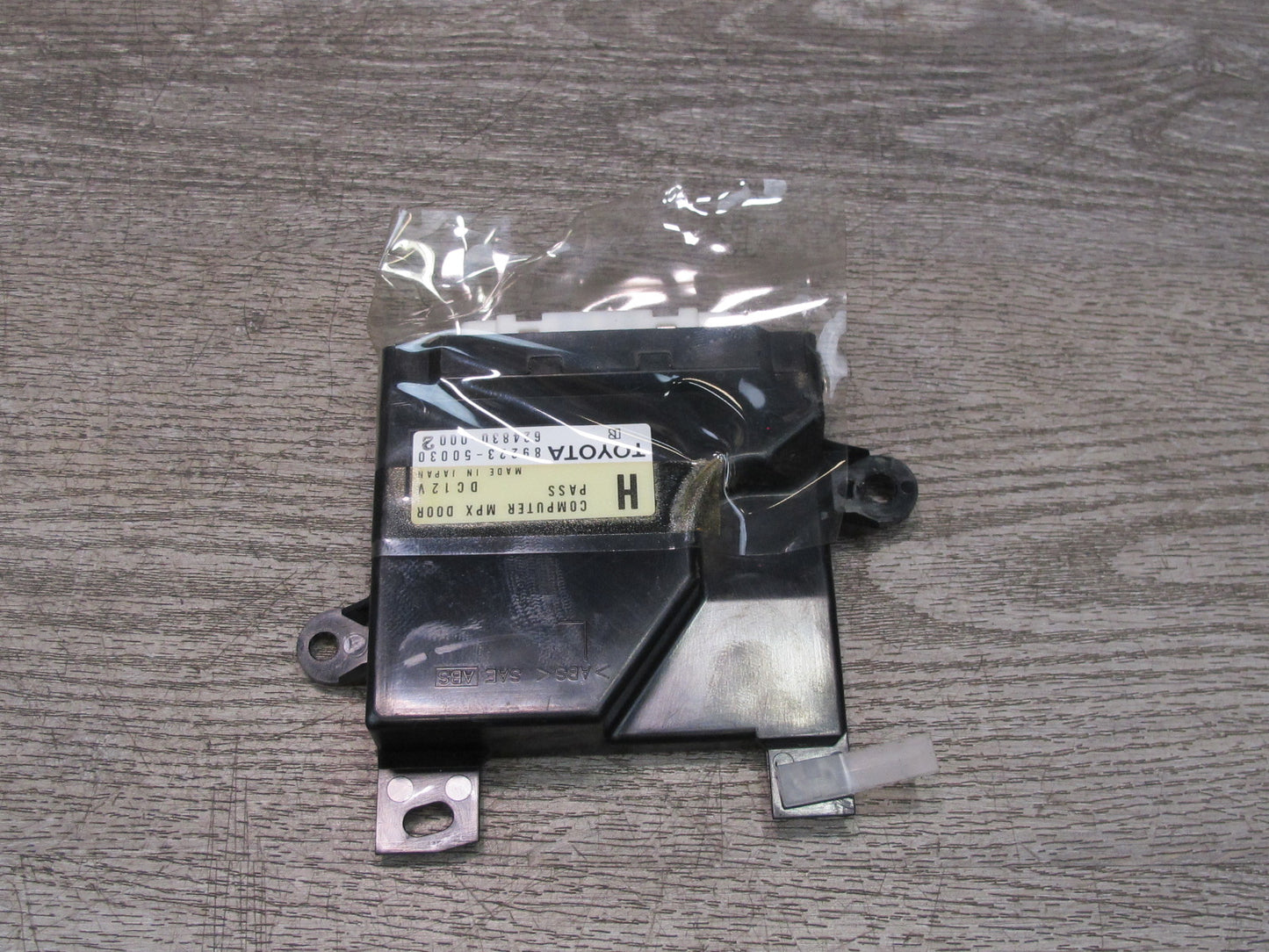 95-97 Toyota Celsior UCF20 RHD Front Left Door Control Module 89223-50030 OEM