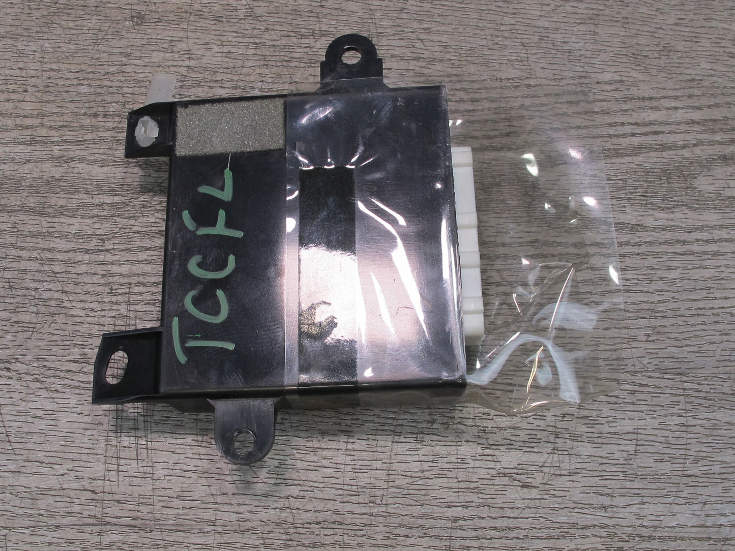 95-97 Toyota Celsior UCF20 RHD Front Left Door Control Module 89223-50030 OEM