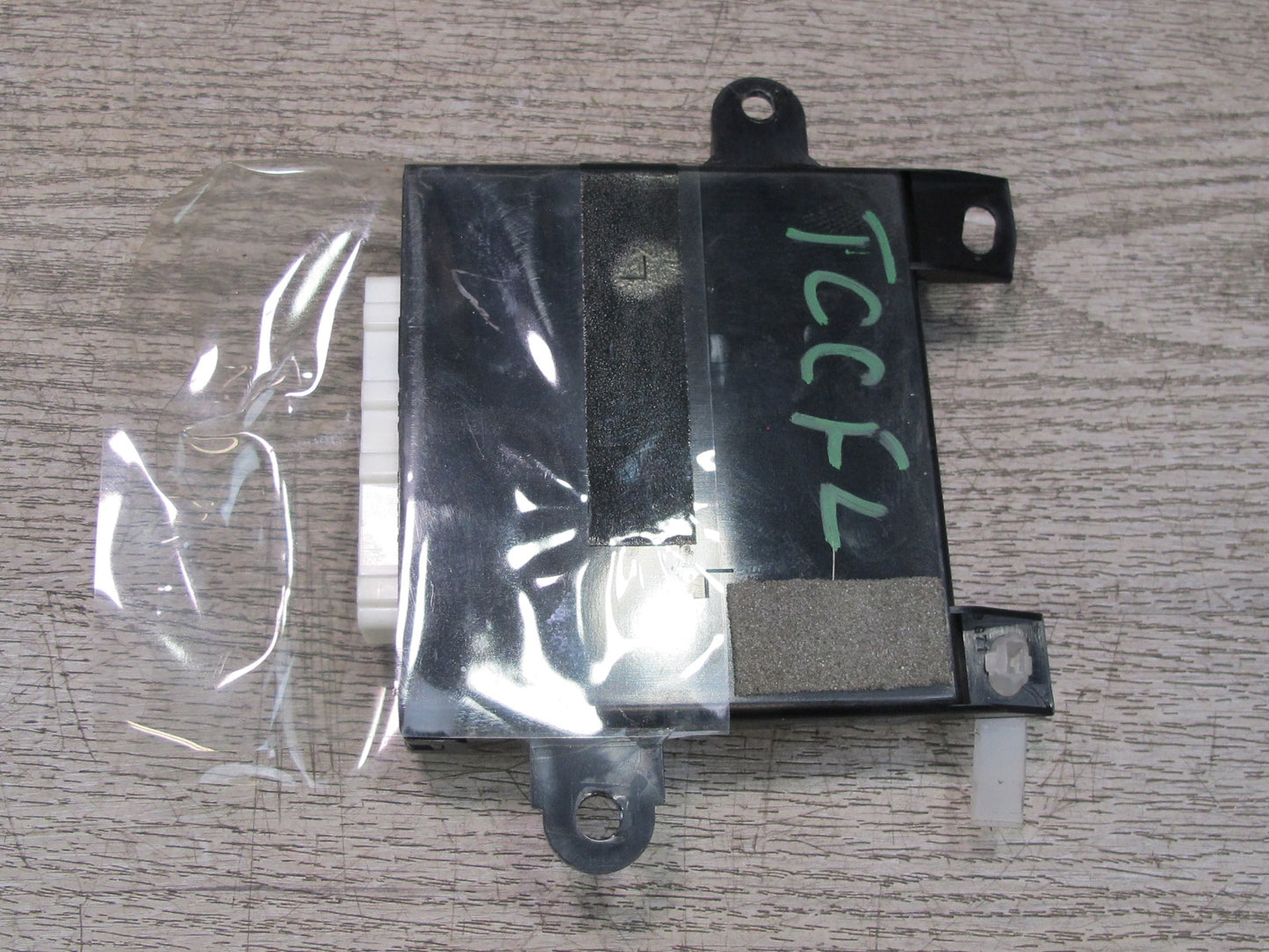 95-97 Toyota Celsior UCF20 RHD Front Left Door Control Module 89223-50030 OEM