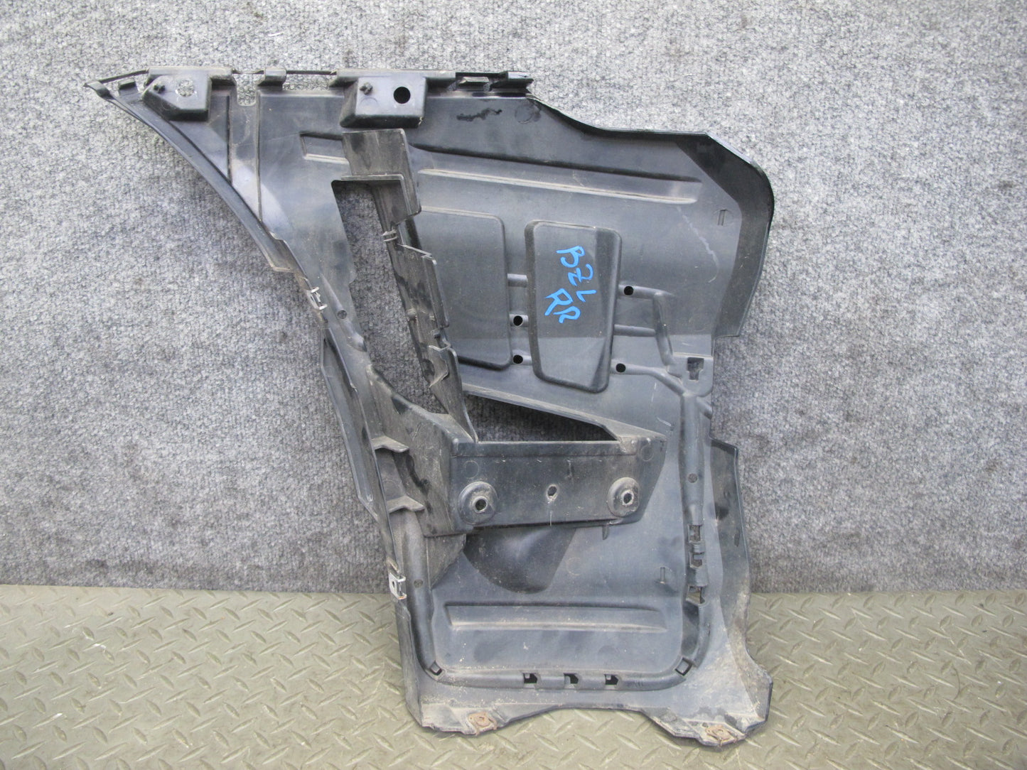 09-16 BMW E89 Z4 Set of 2 Rear Bumper Mount Guide Bracket Support OEM