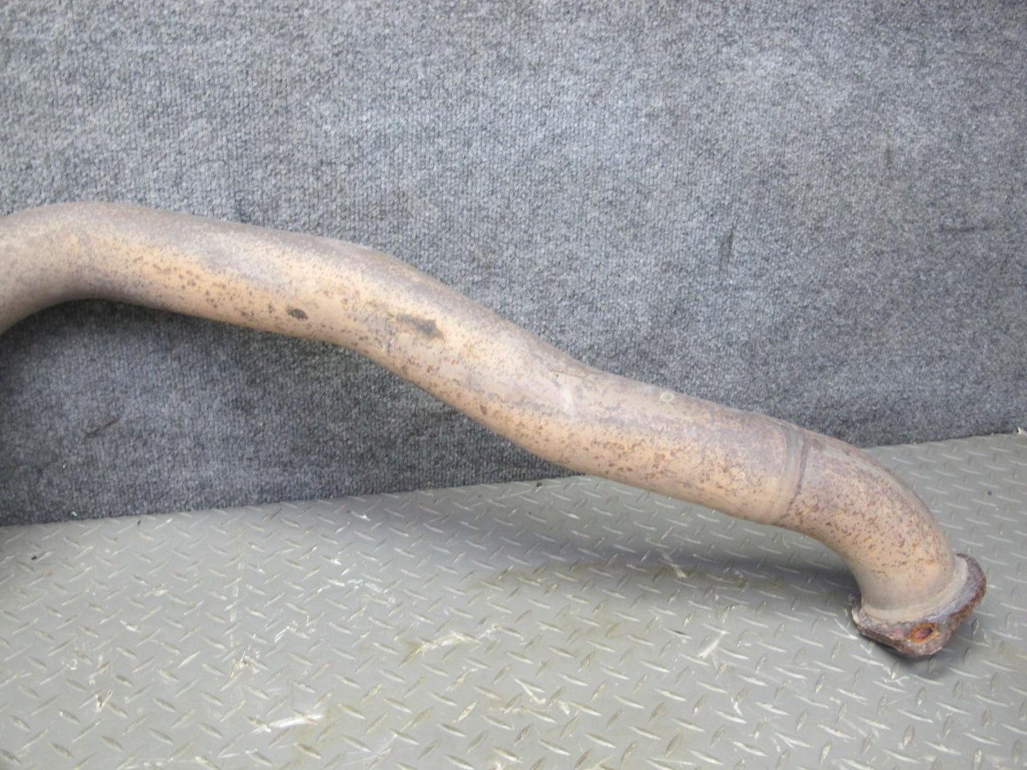 2011-2017 Infiniti QX56 QX80 5.6L Engine Exhaust System Rear Muffler Pipe